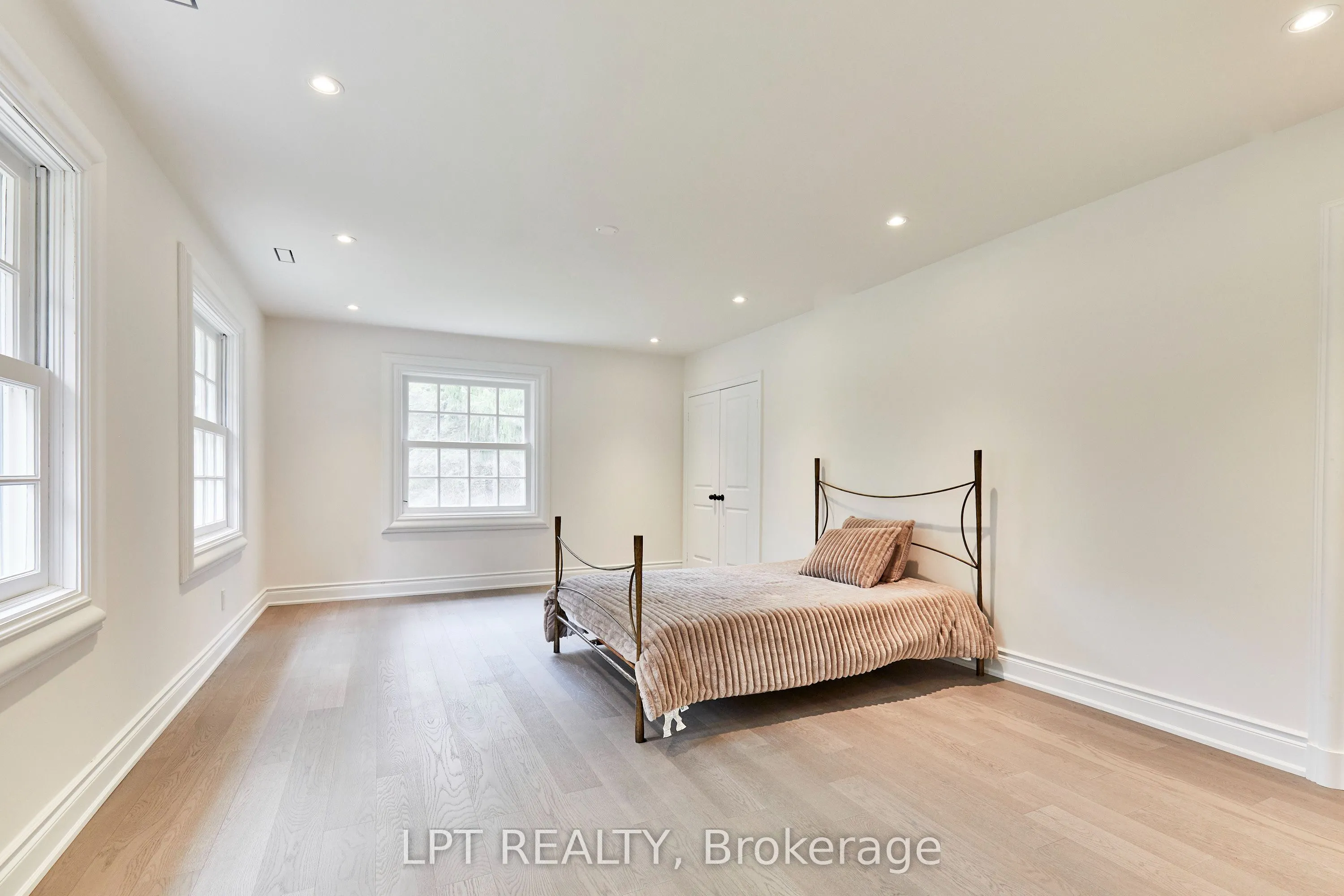 298 Wees Road
