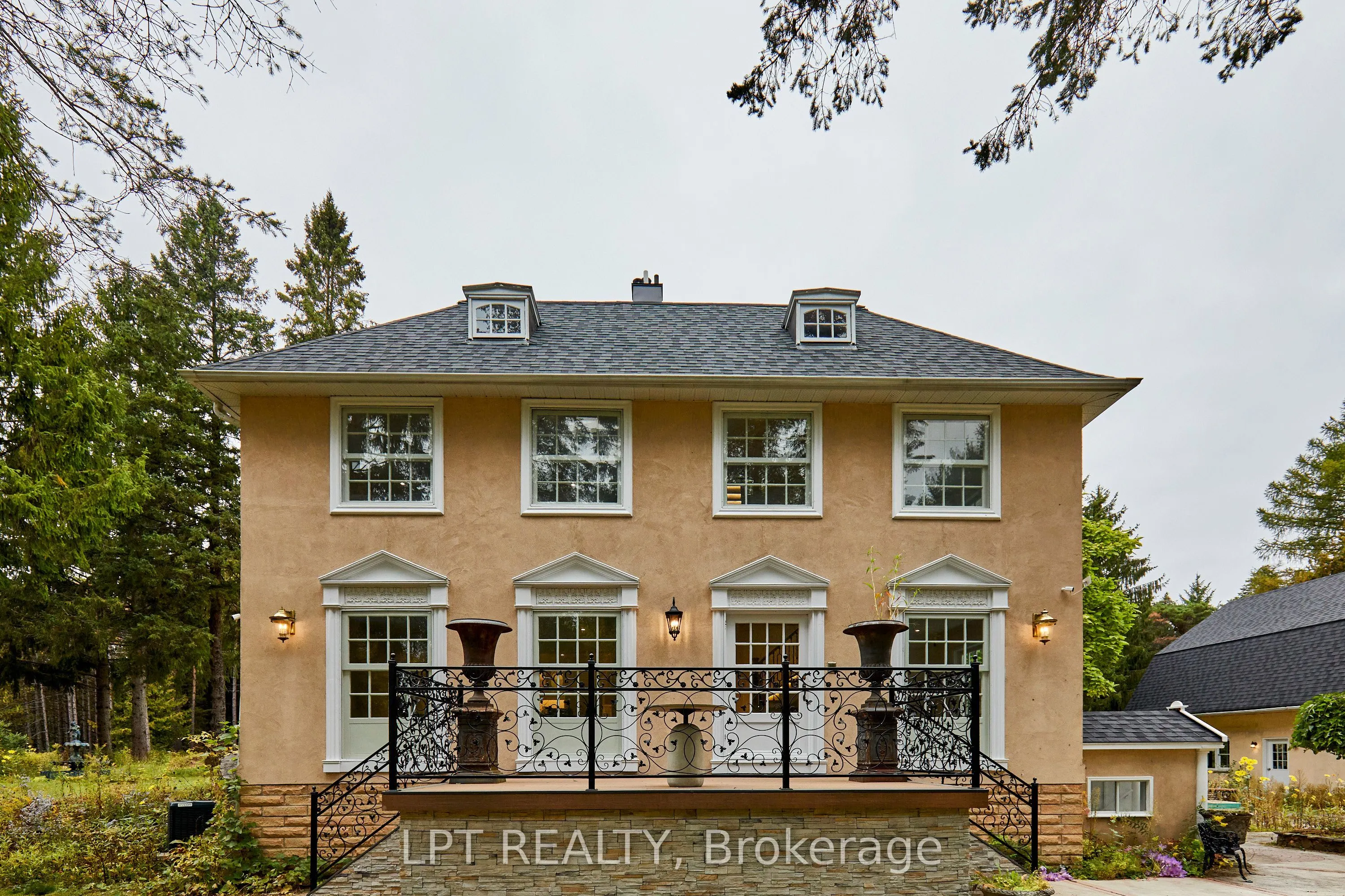 298 Wees Road