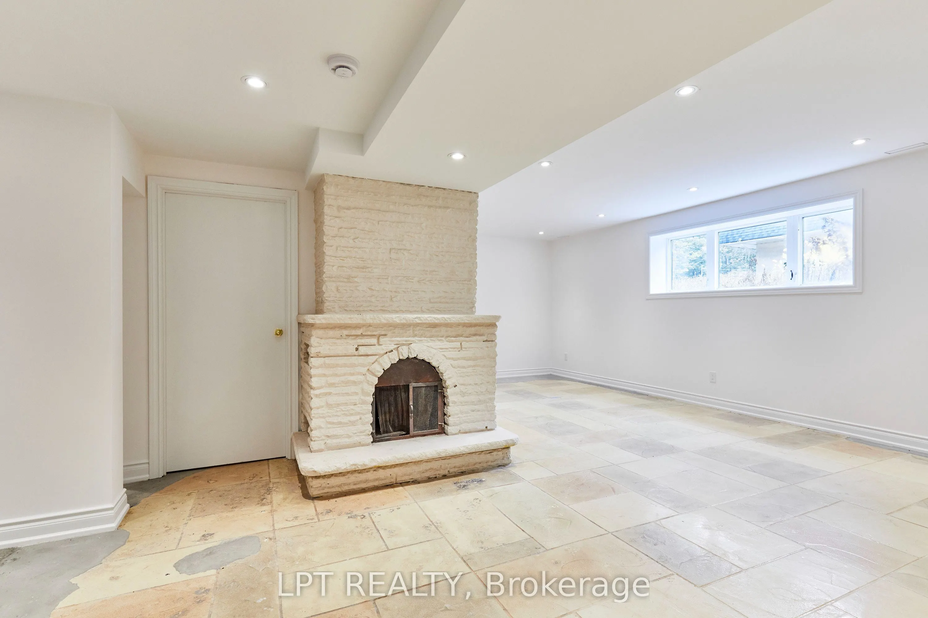 298 Wees Road