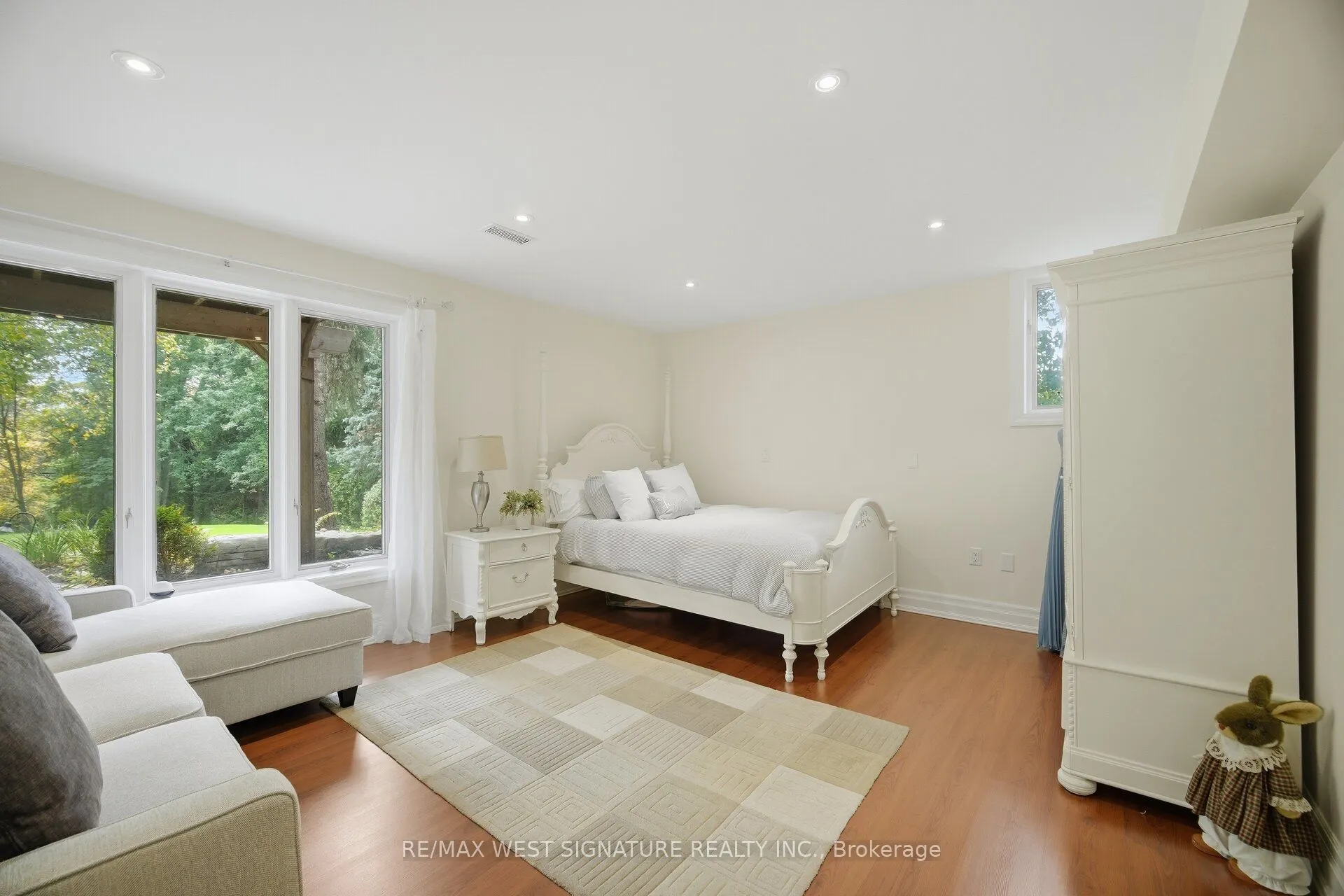 42 Hedgerow Court