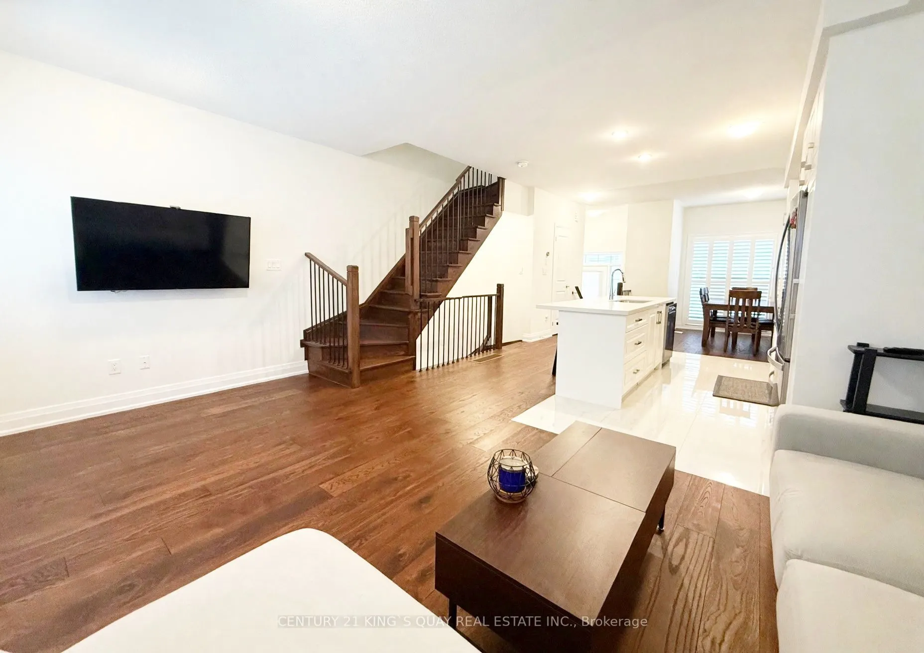 15 Maybank Lane