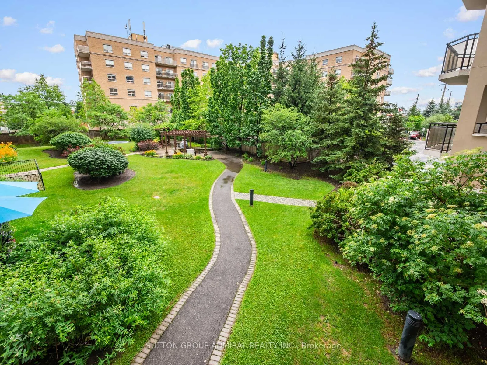 1 Maison Parc Court #215