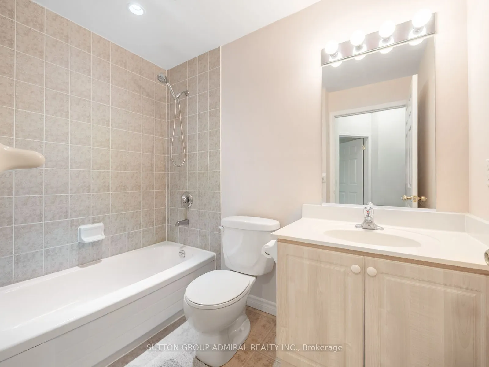 1 Maison Parc Court #215