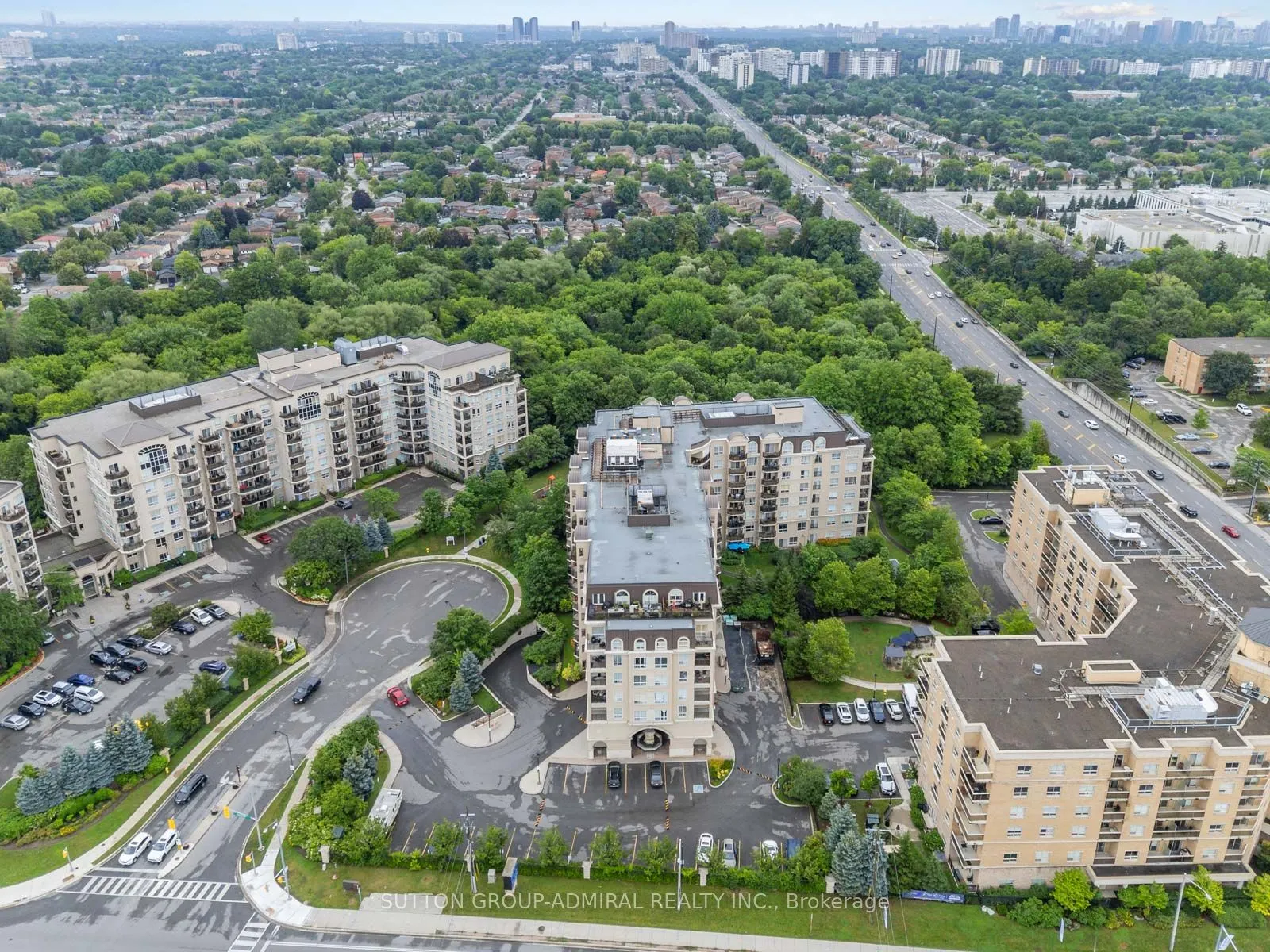 1 Maison Parc Court #215