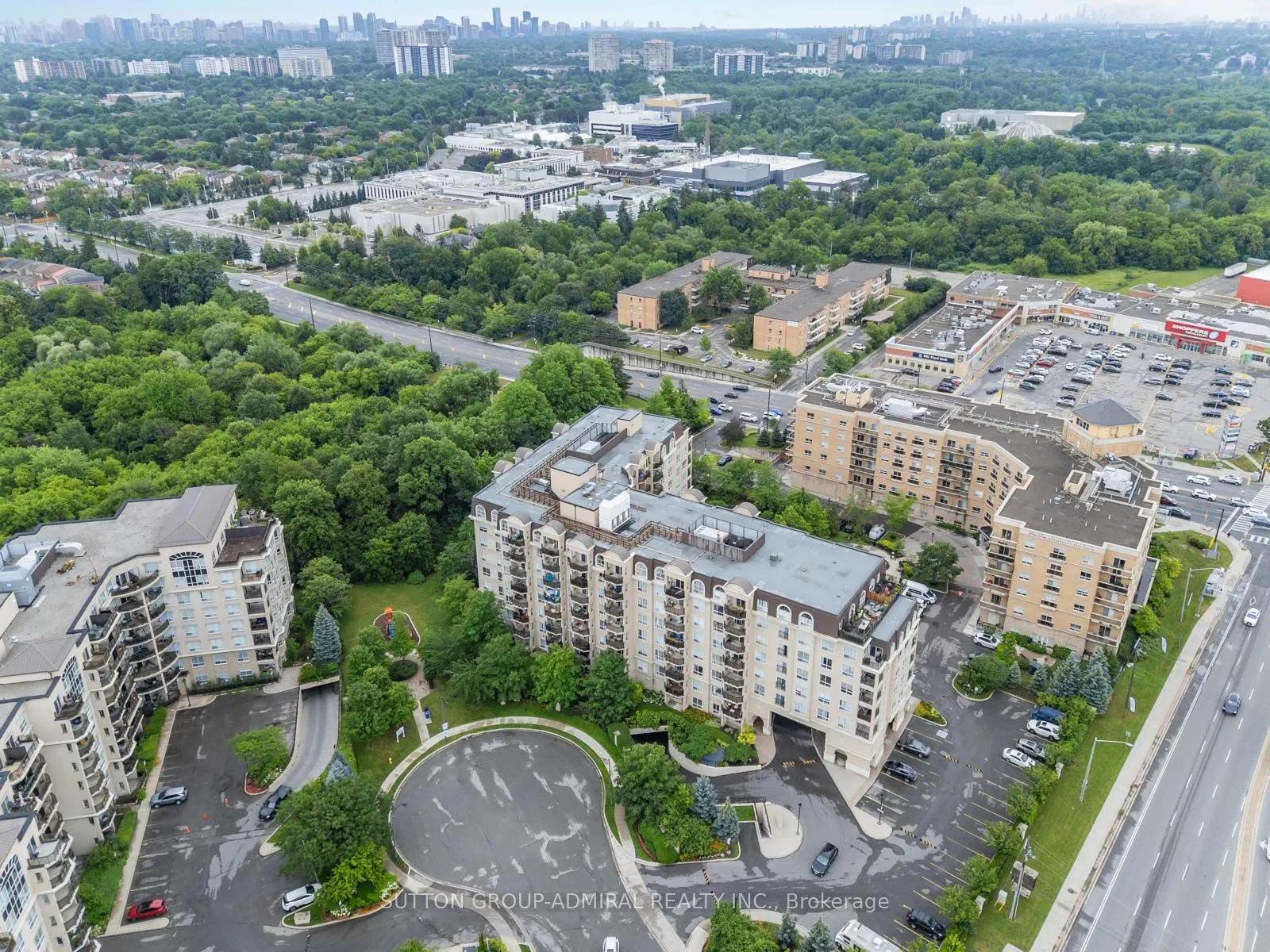 1 Maison Parc Court #215