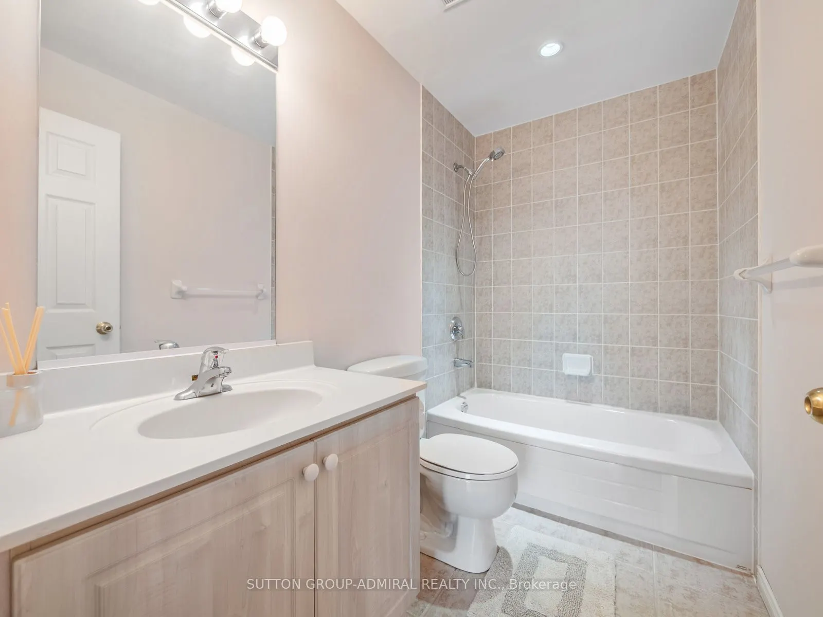 1 Maison Parc Court #215