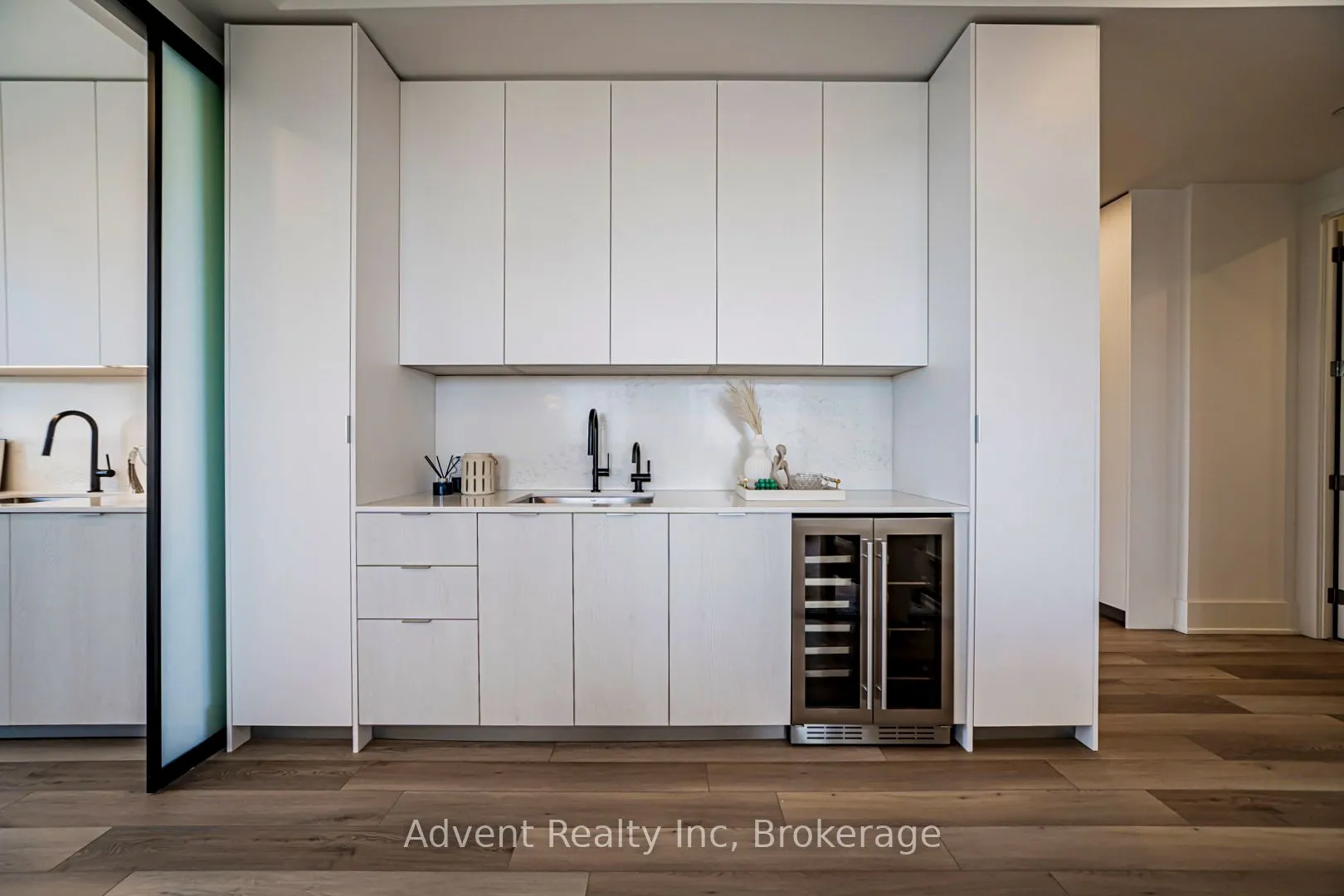 8 Cedarland Drive #PH01