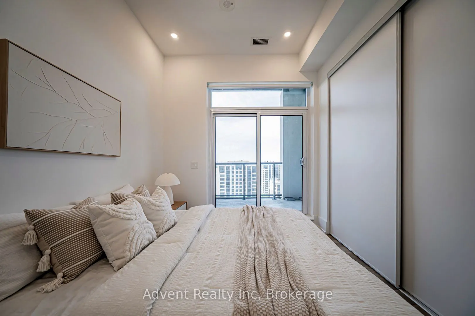 8 Cedarland Drive #PH01