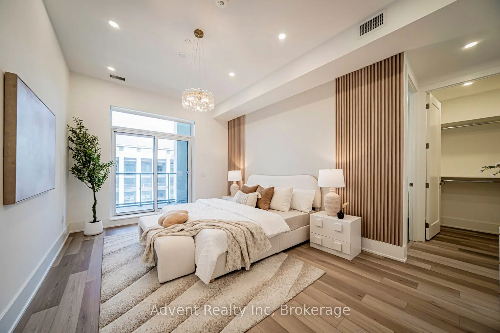 8 Cedarland Drive #PH01