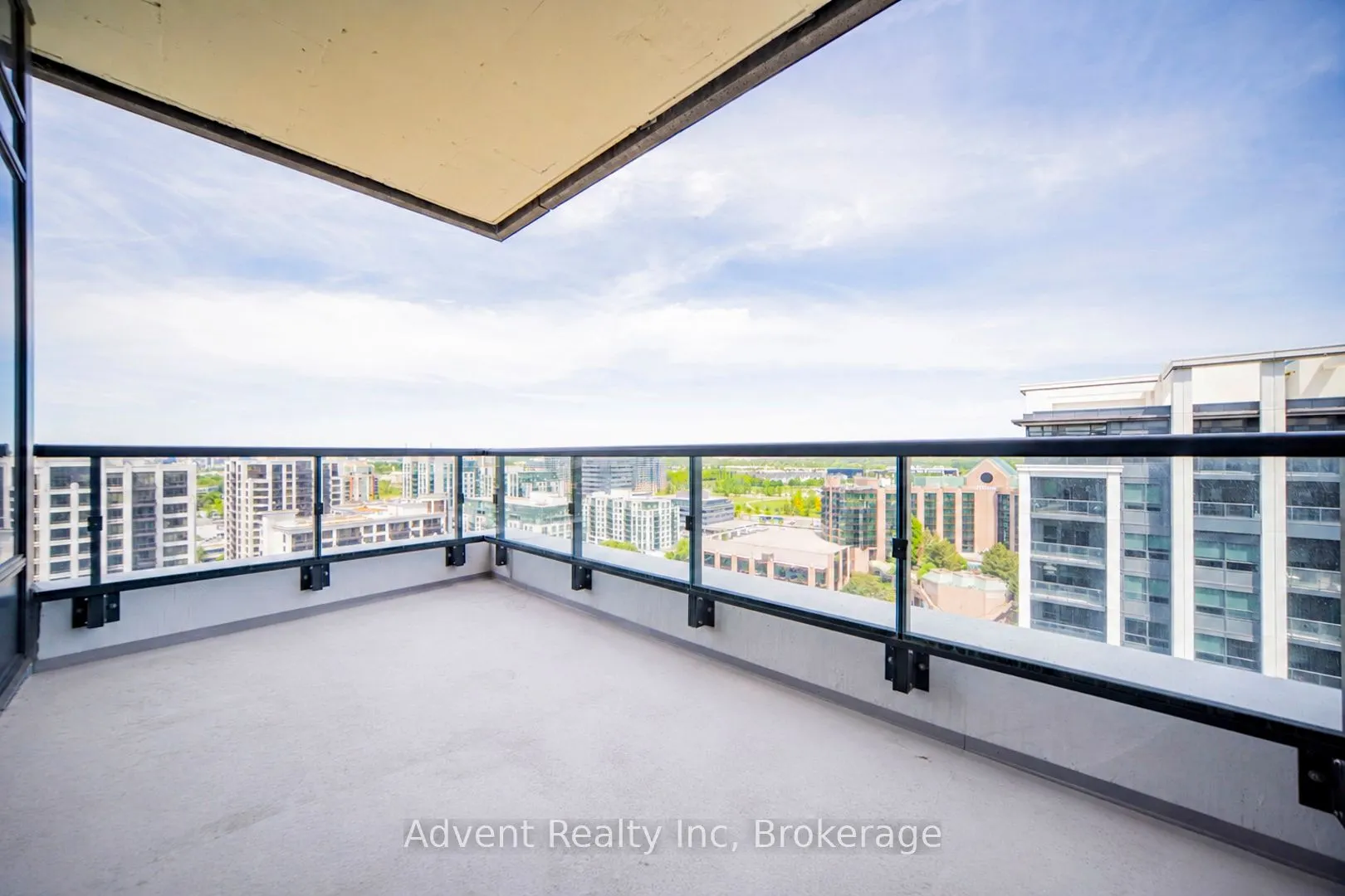 8 Cedarland Drive #PH01