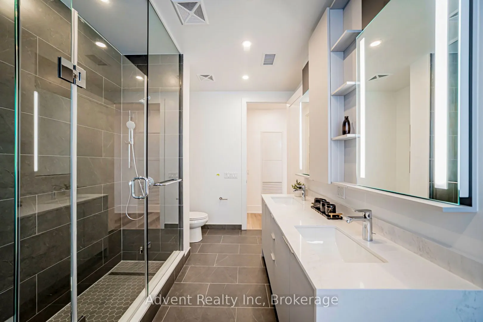 8 Cedarland Drive #PH01