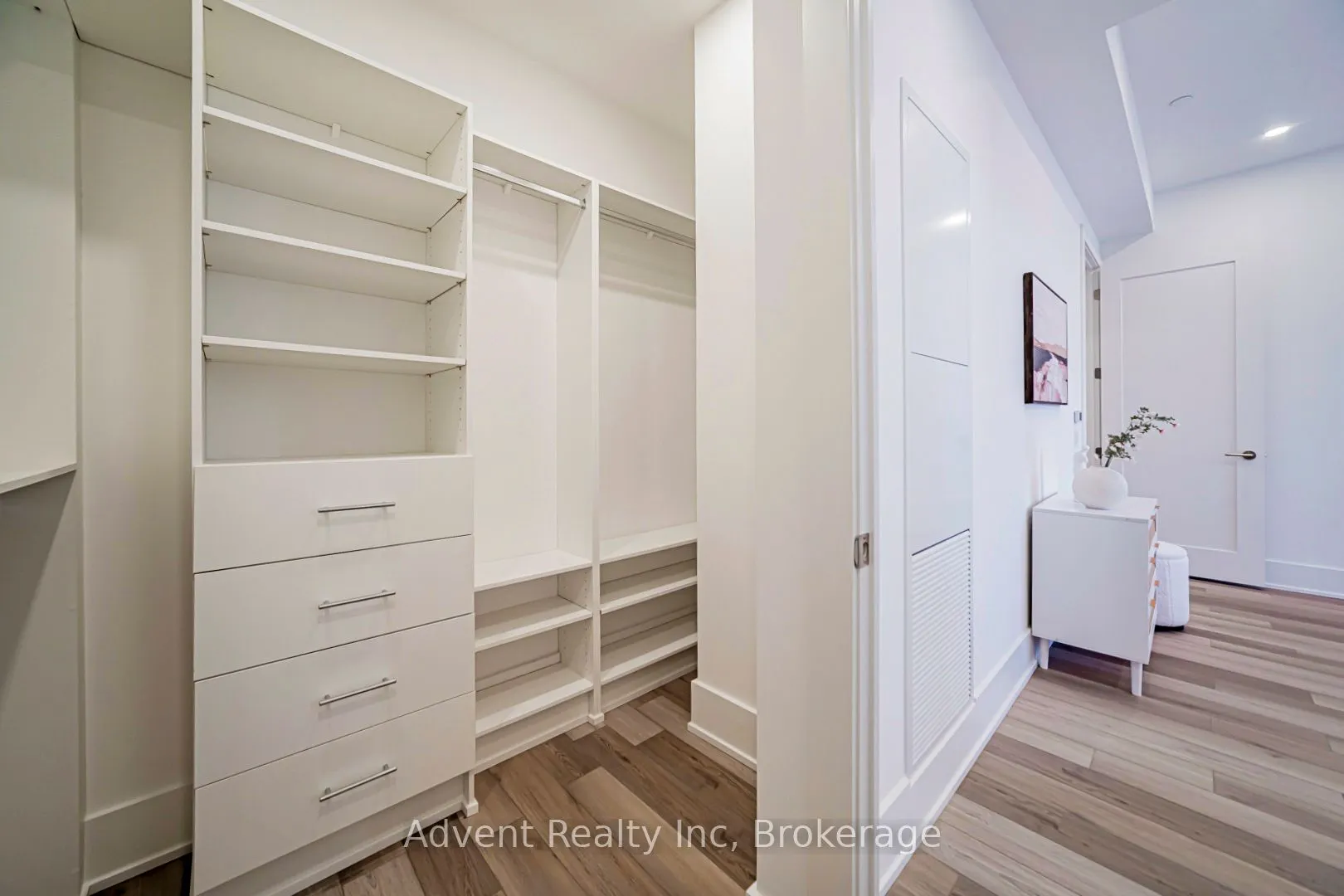 8 Cedarland Drive #PH01