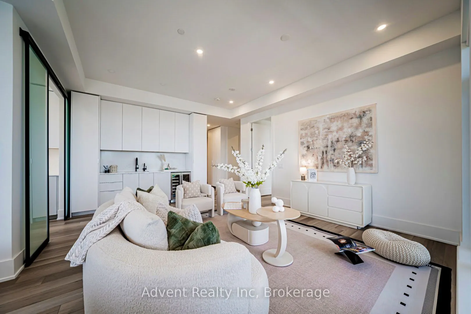 8 Cedarland Drive #PH01