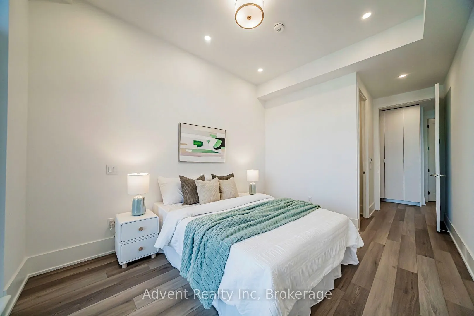 8 Cedarland Drive #PH01