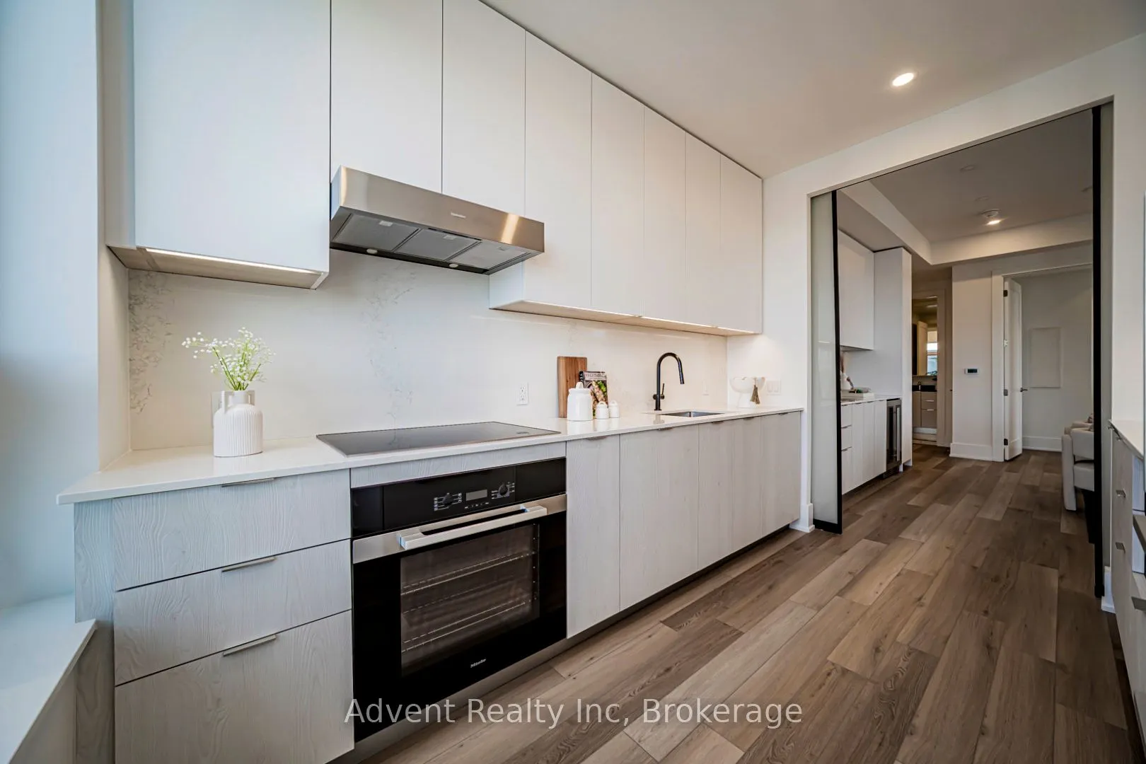 8 Cedarland Drive #PH01