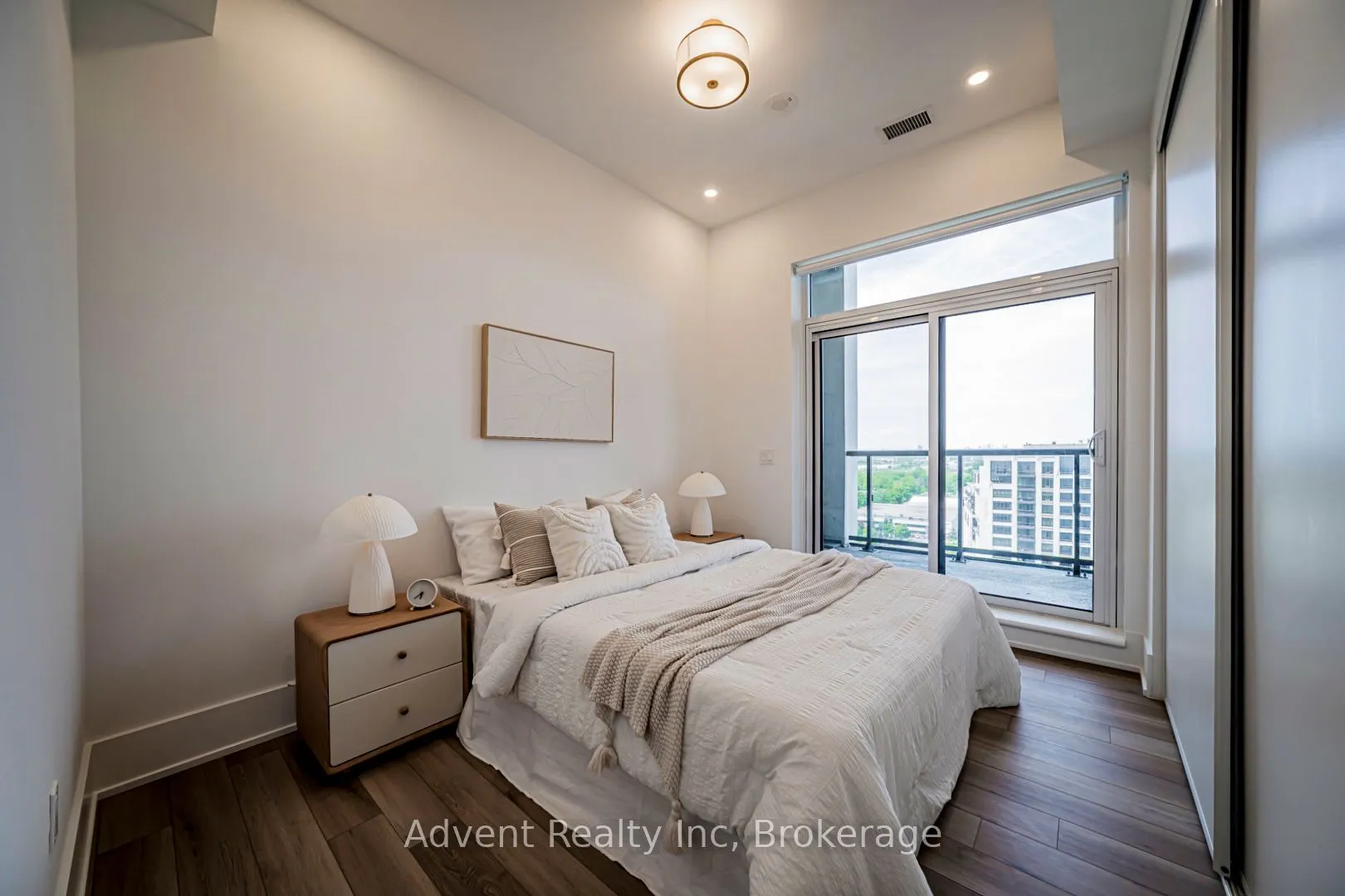 8 Cedarland Drive #PH01