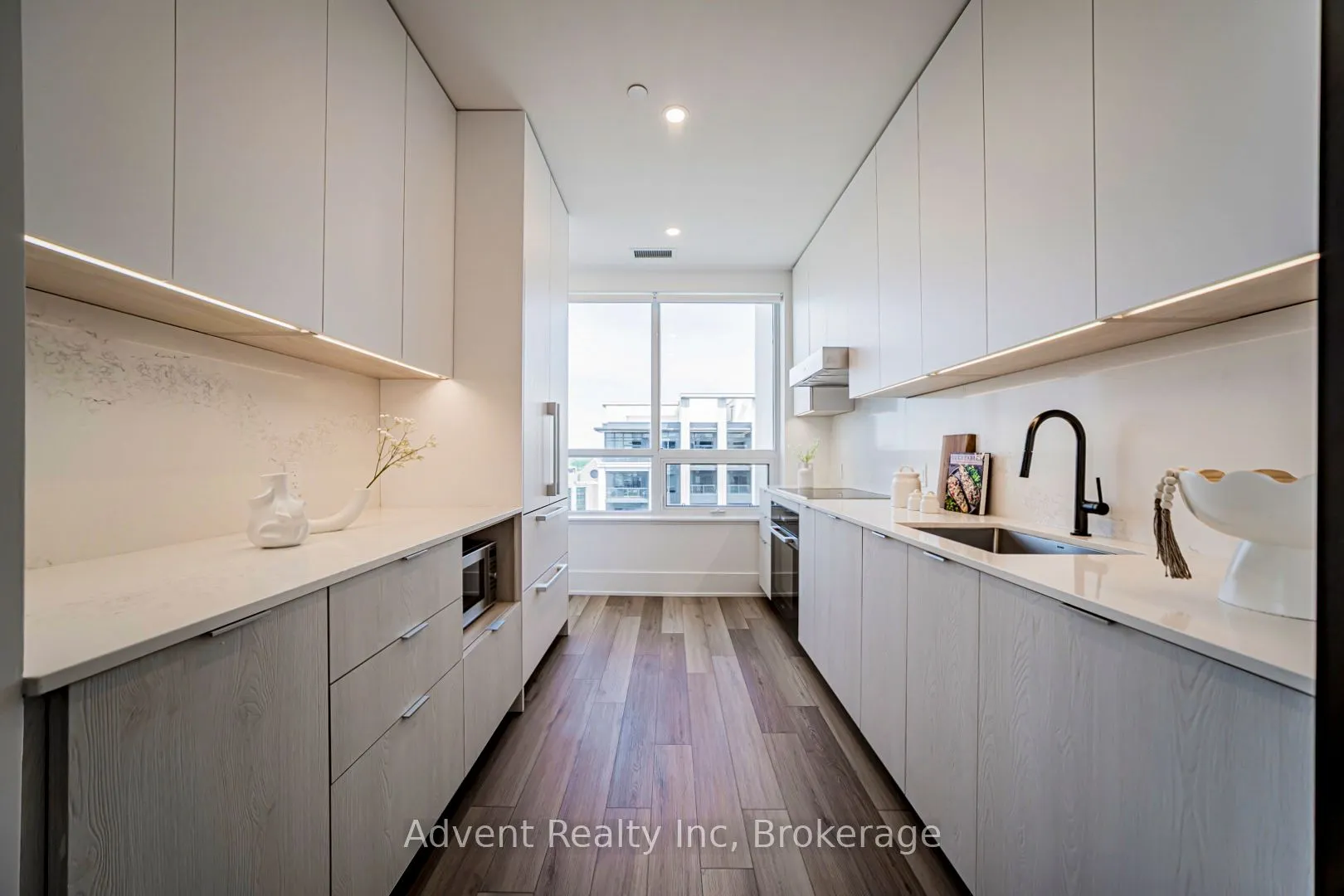 8 Cedarland Drive #PH01