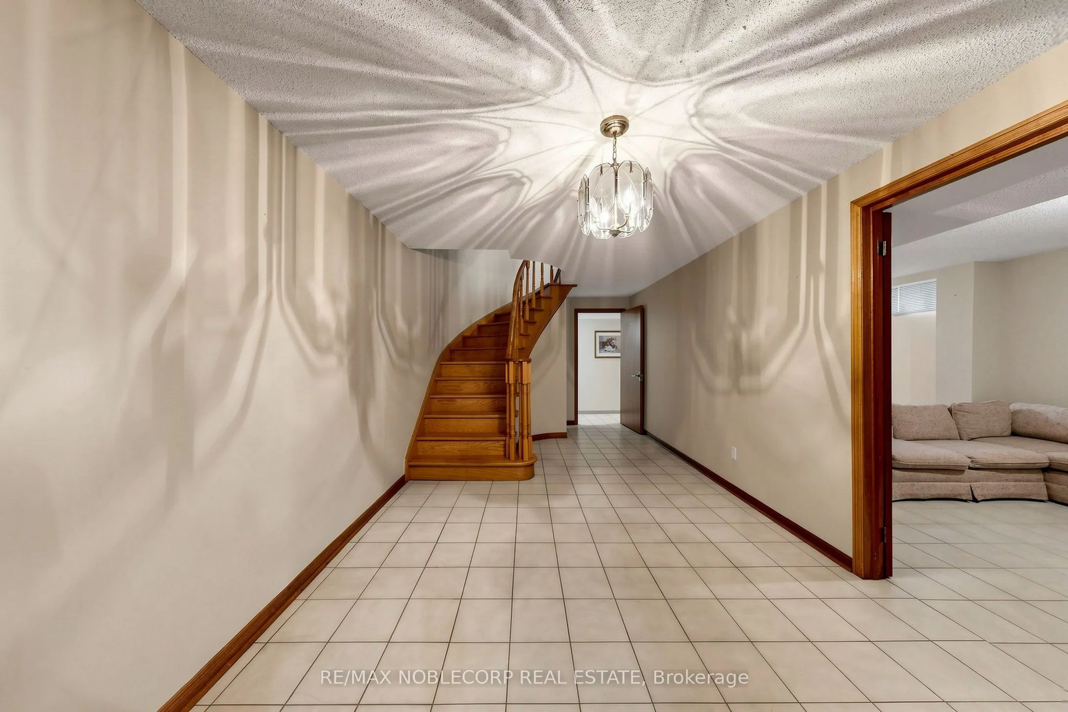 162 Venetian Crescent
