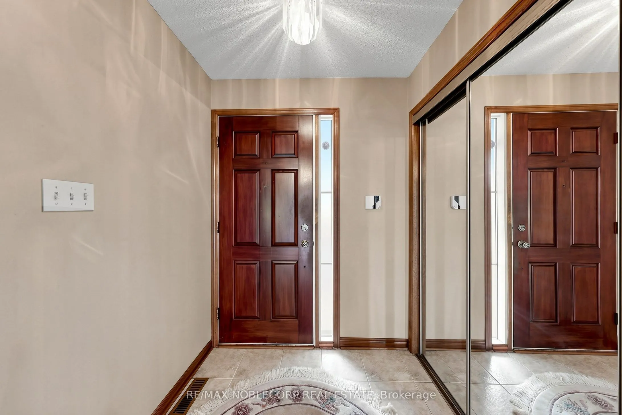 162 Venetian Crescent