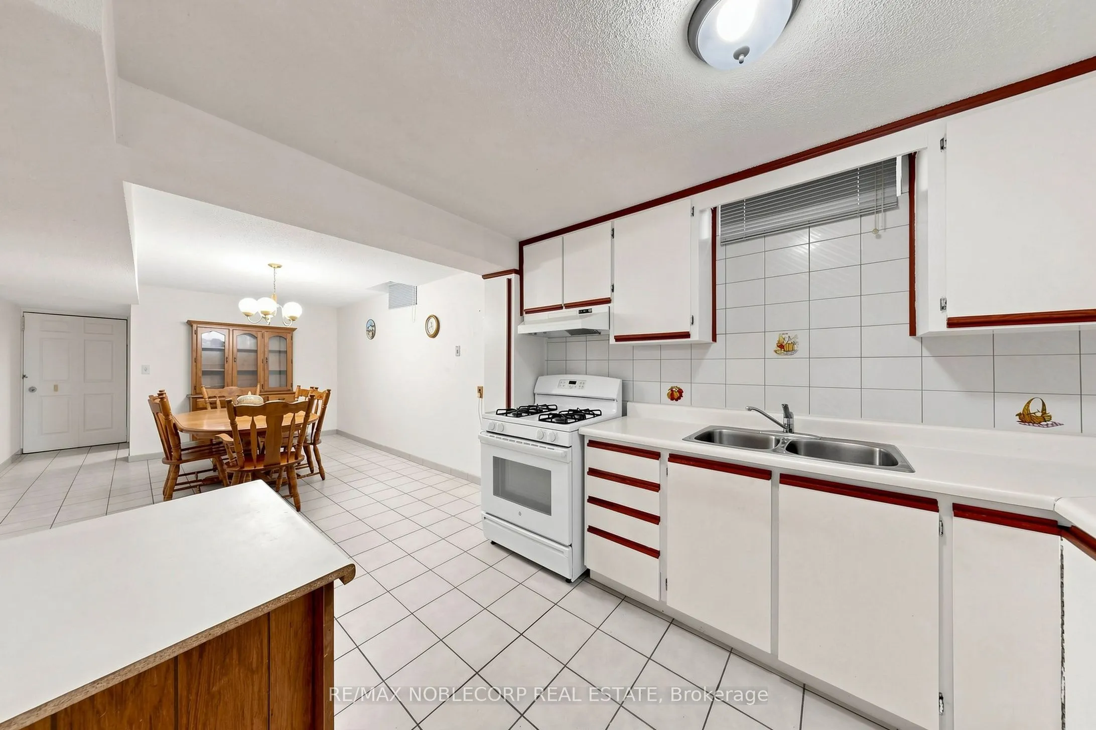 162 Venetian Crescent