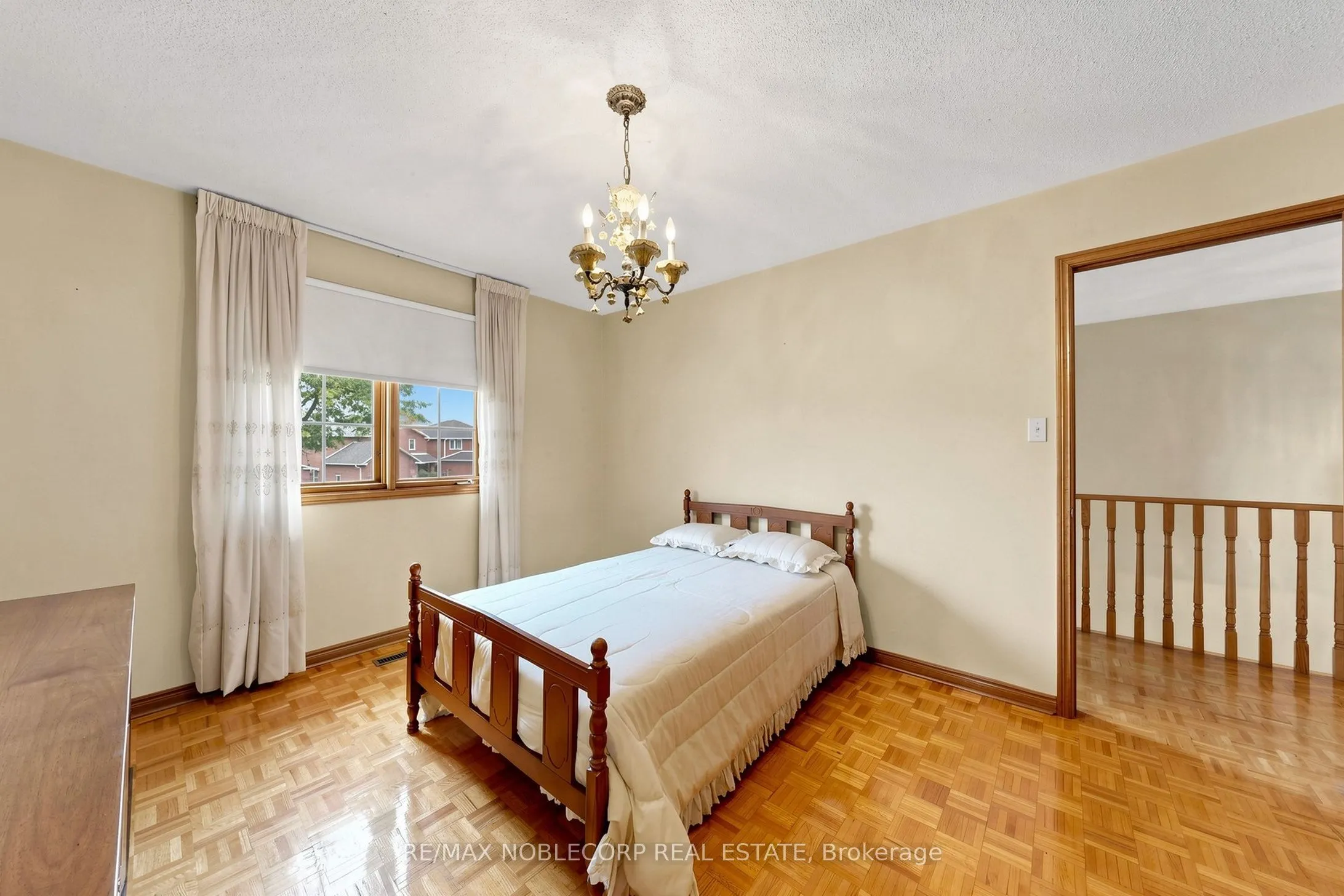 162 Venetian Crescent
