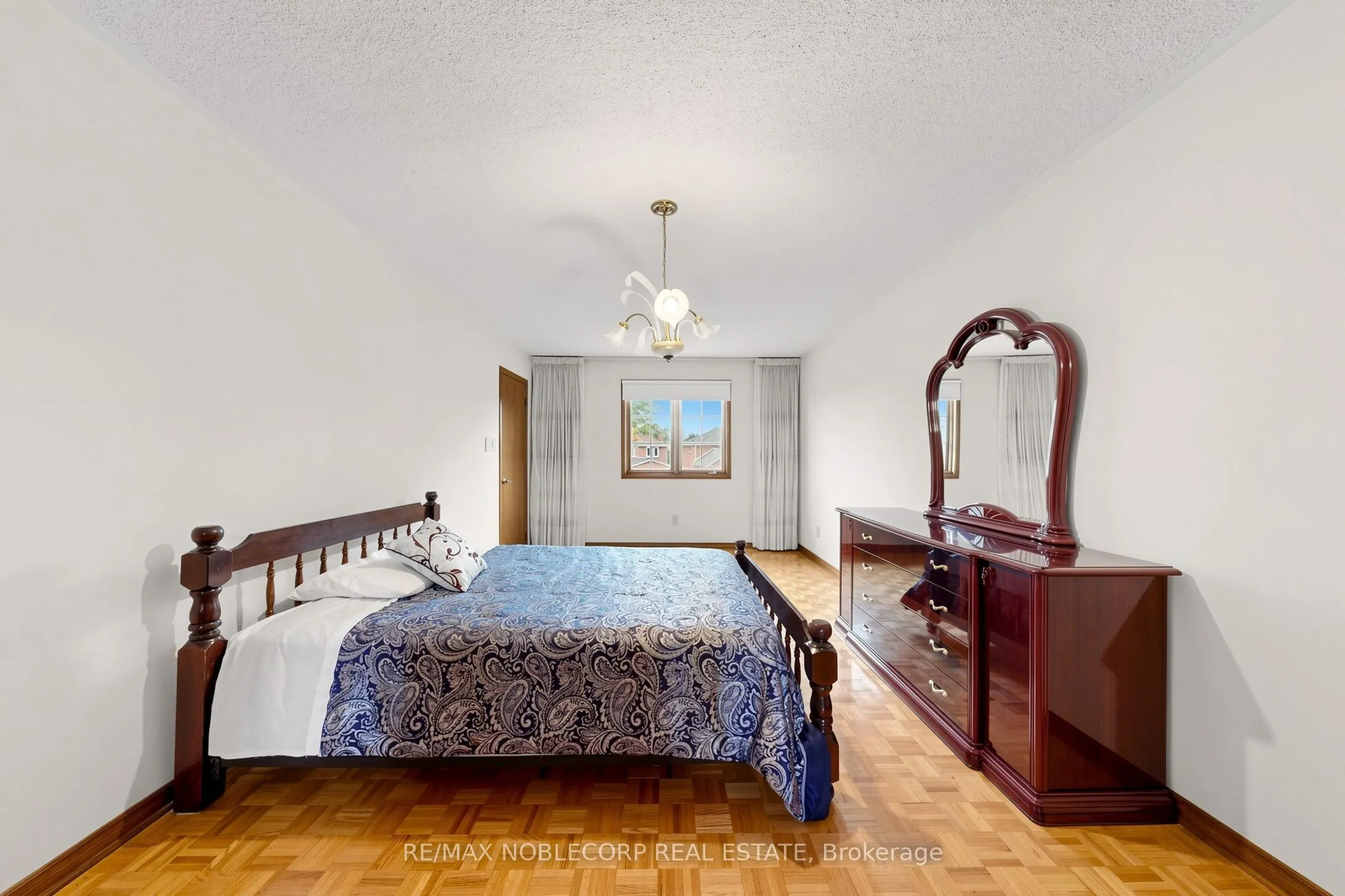 162 Venetian Crescent