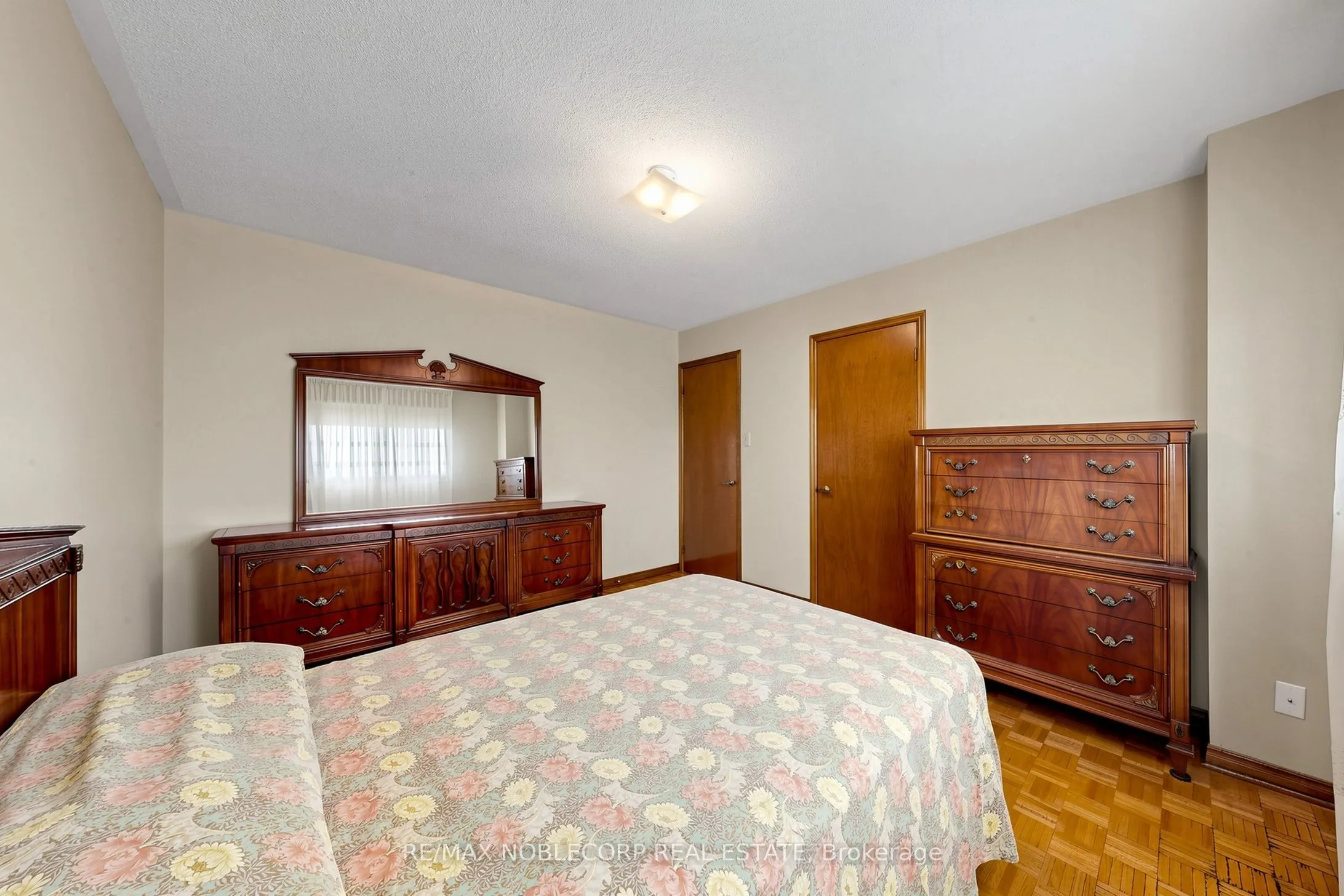 162 Venetian Crescent