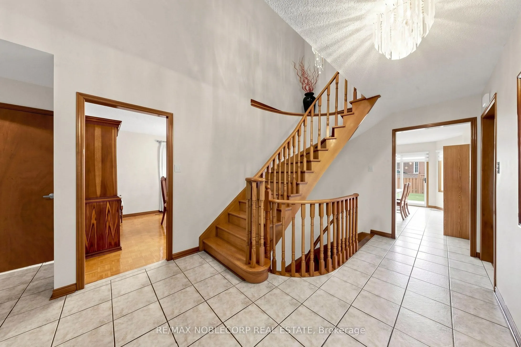 162 Venetian Crescent