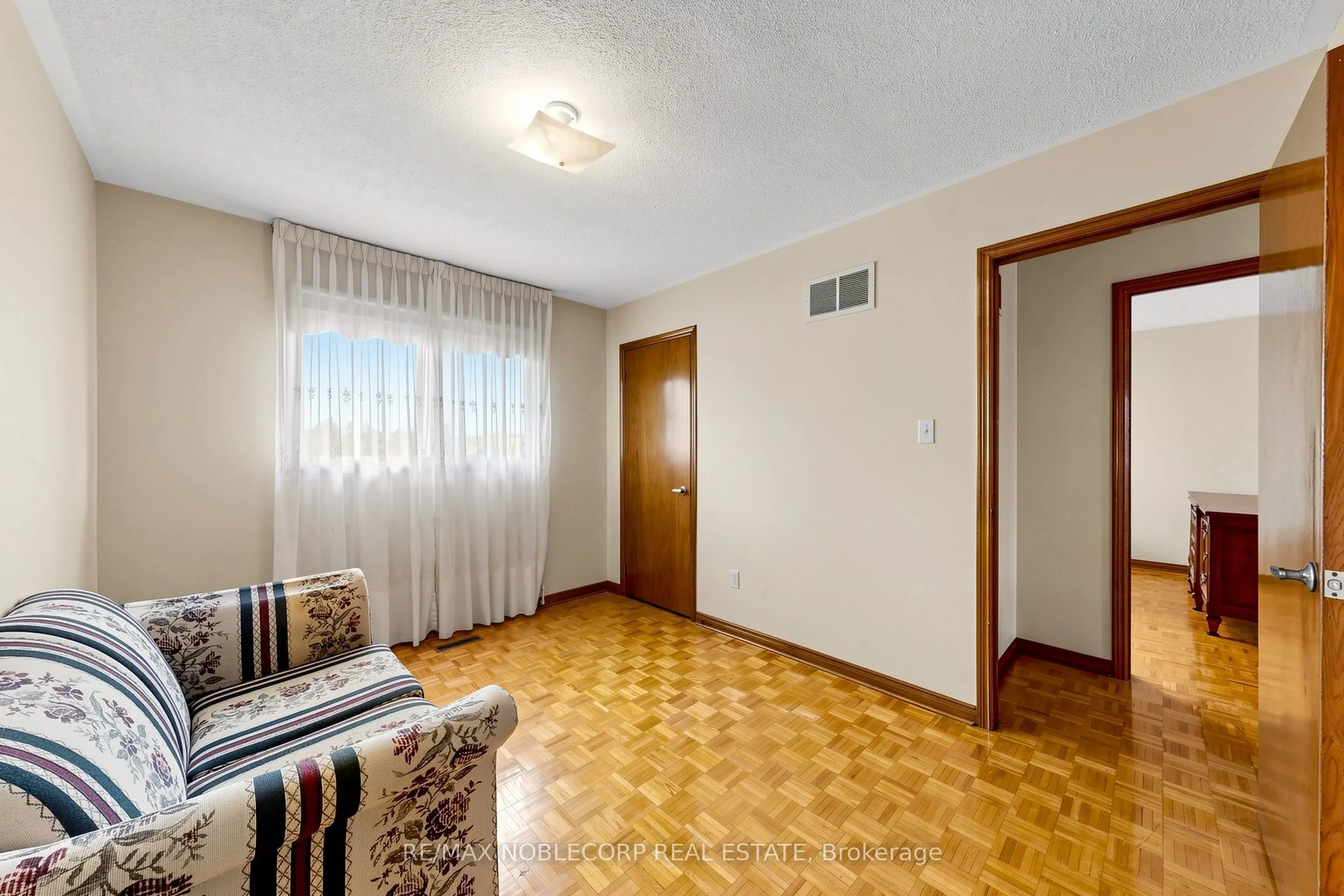 162 Venetian Crescent