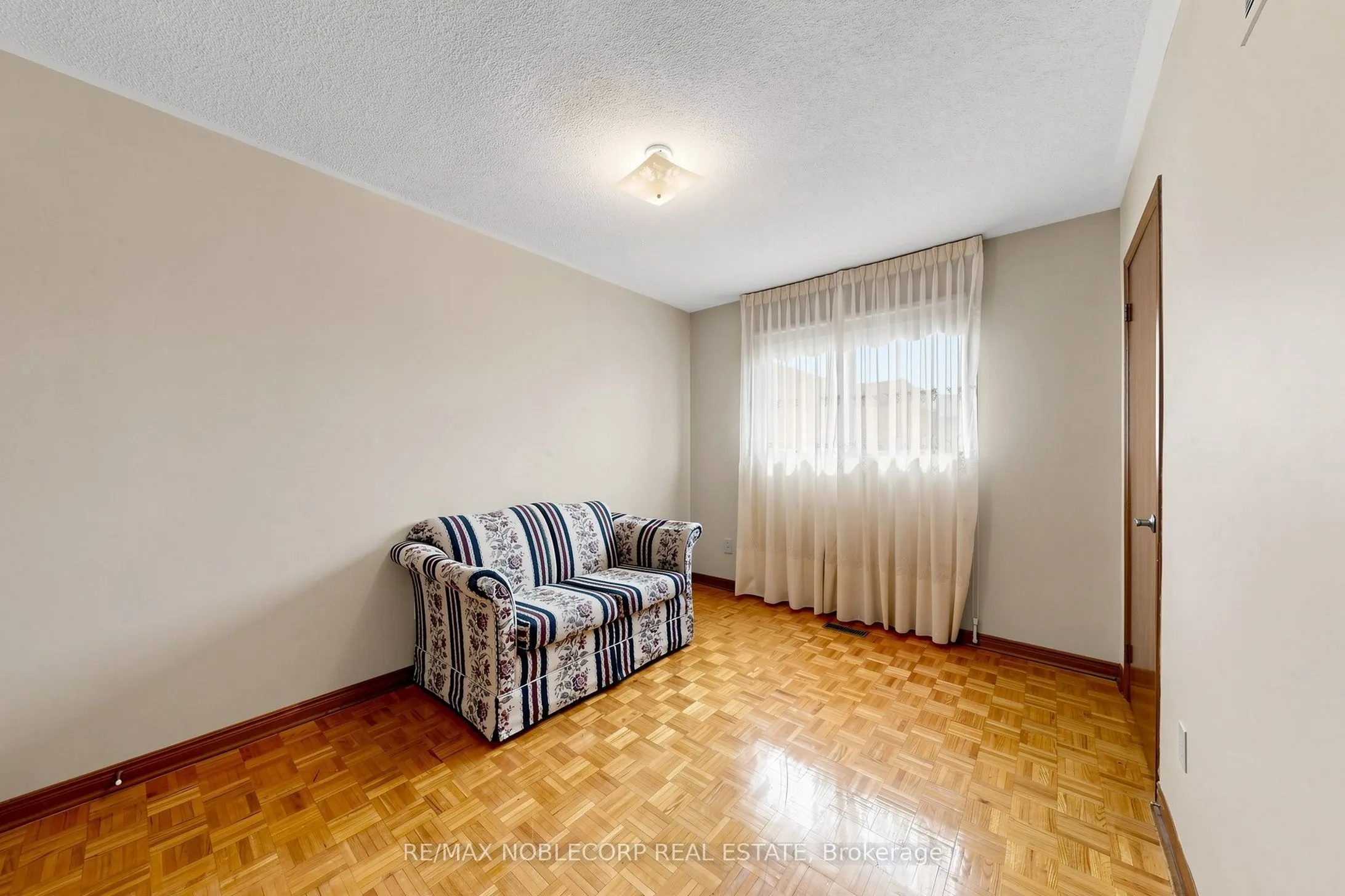 162 Venetian Crescent
