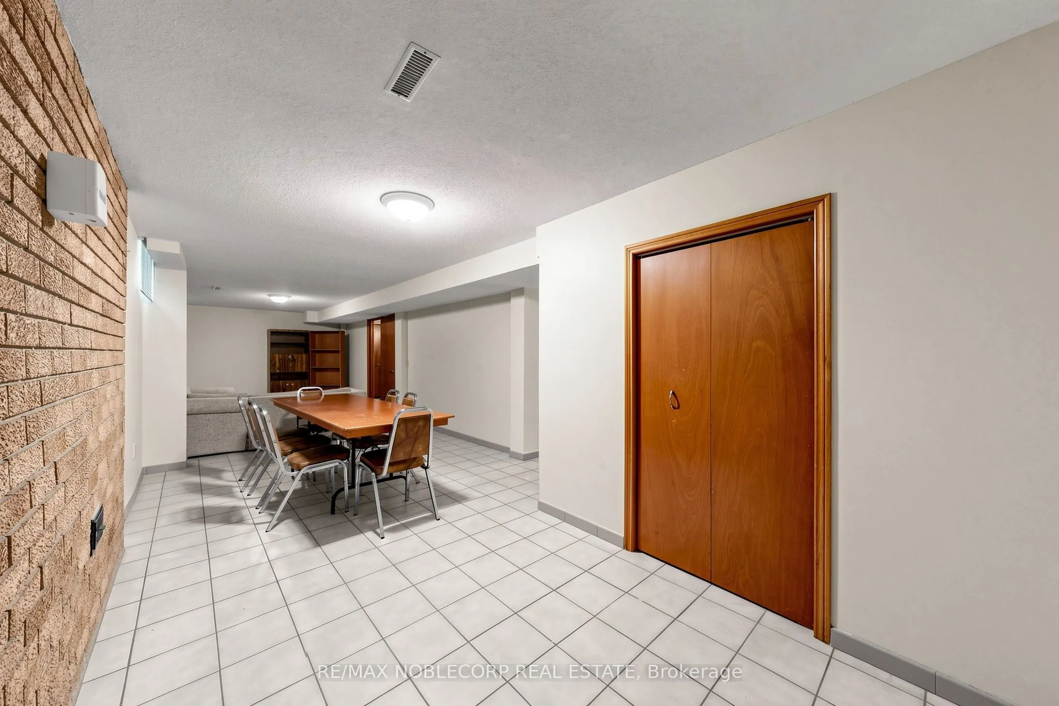162 Venetian Crescent