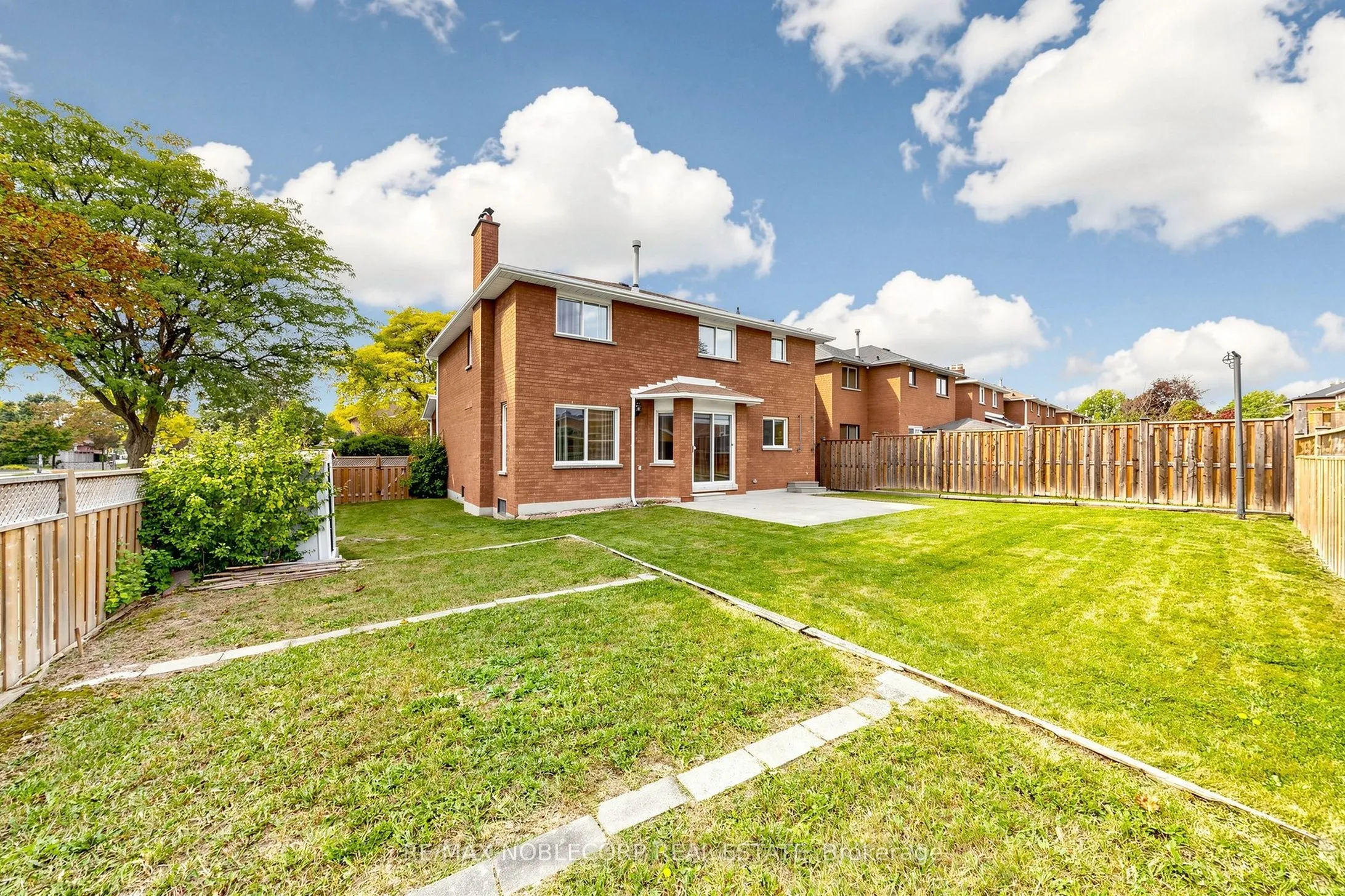 162 Venetian Crescent