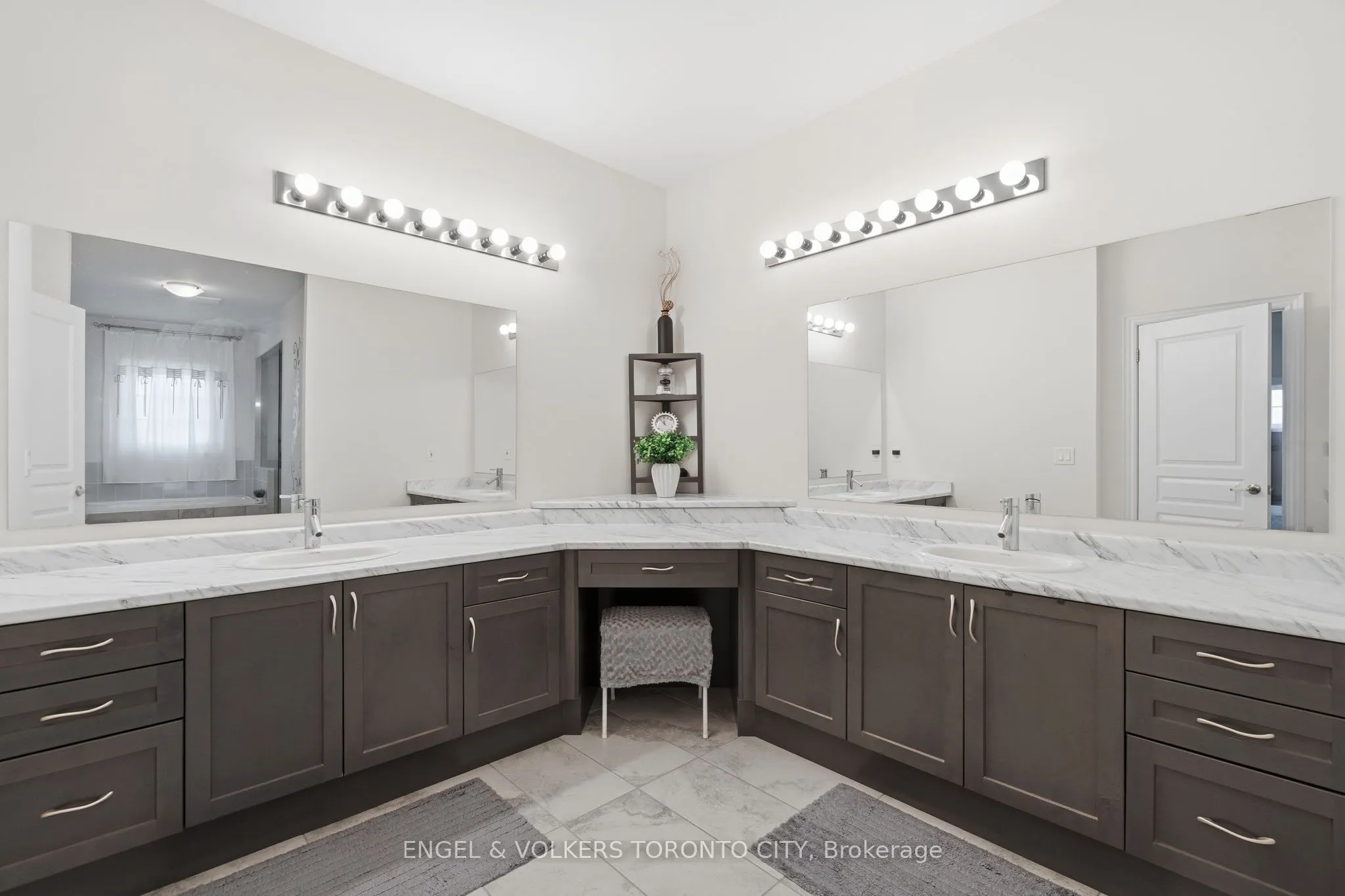 20 Parkheights Trail