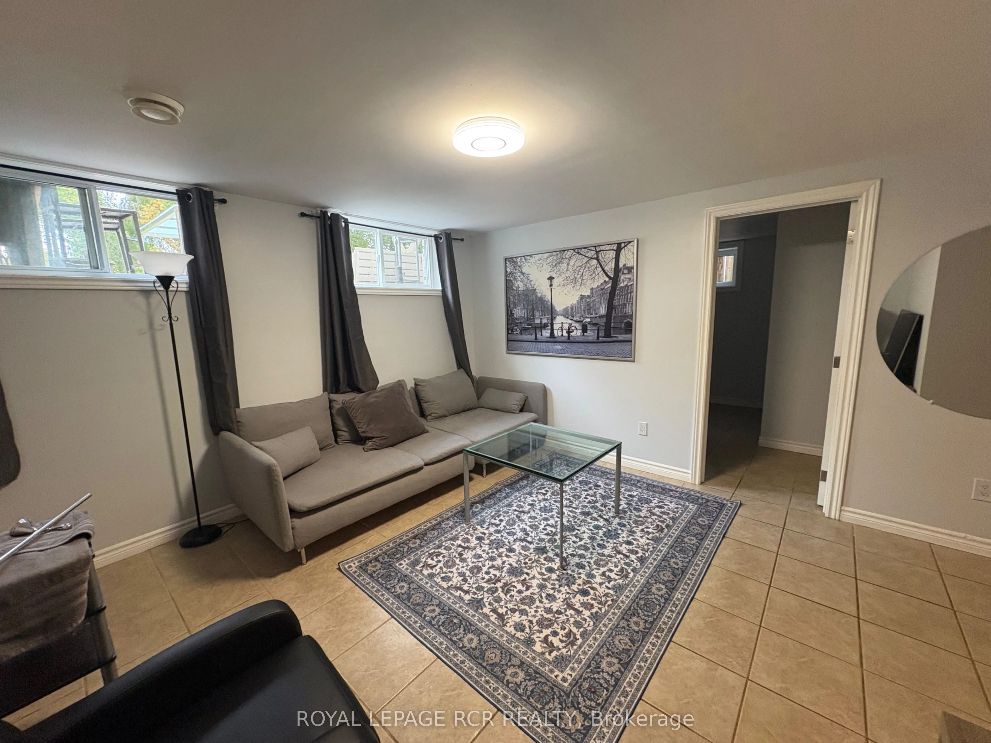 12 Maple Avenue E