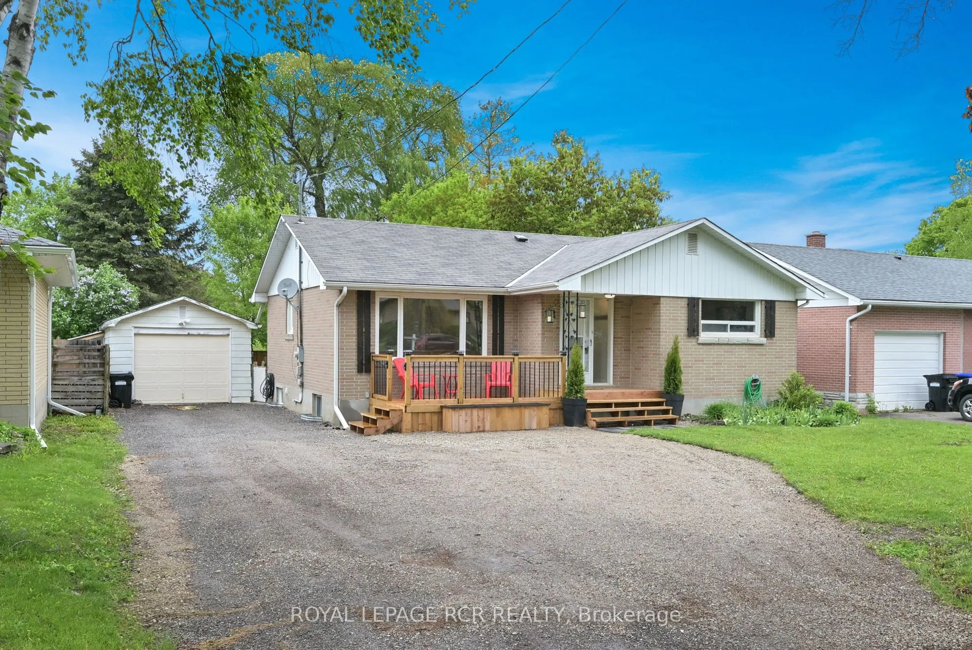 12 Maple Avenue E