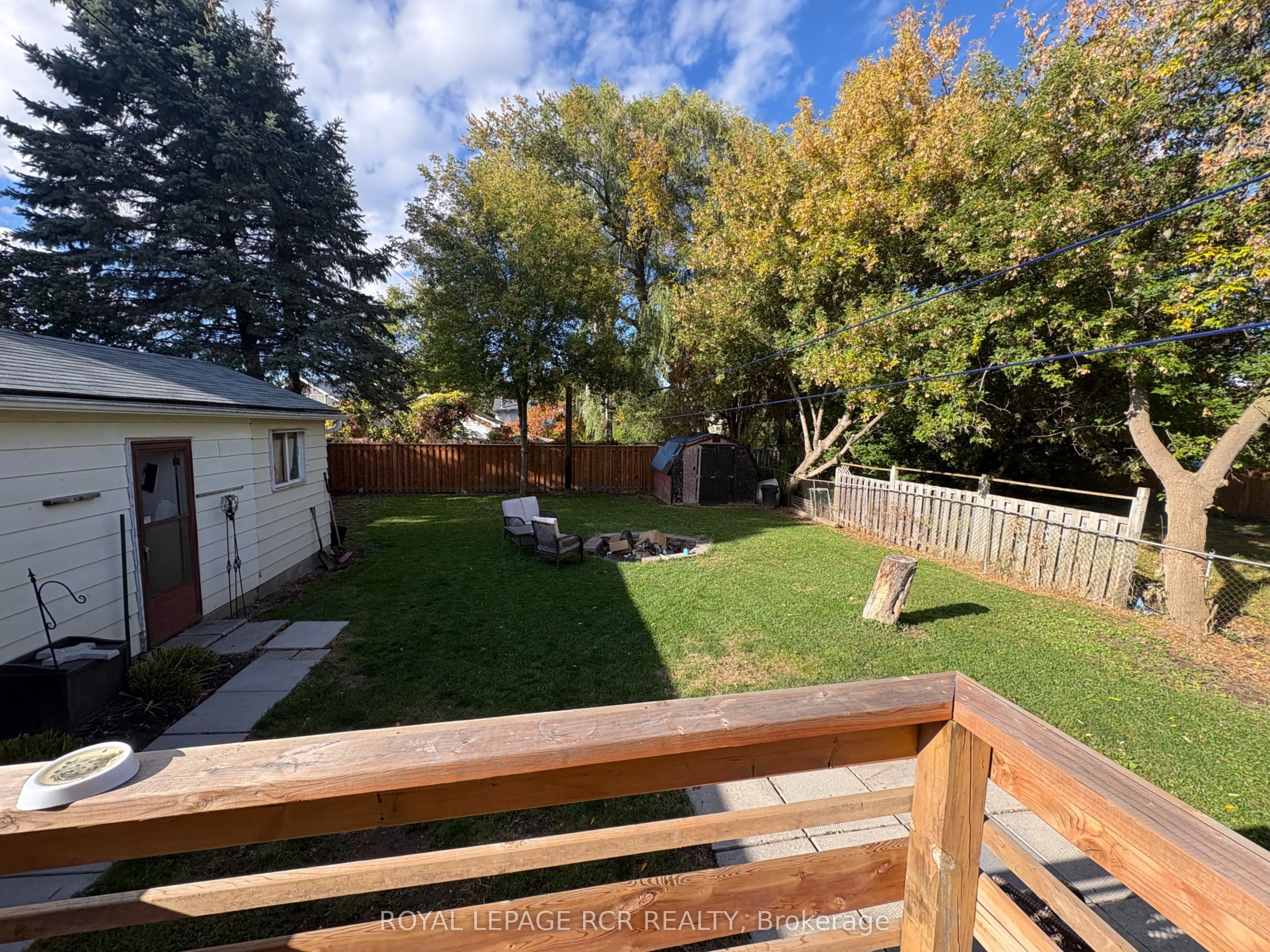 12 Maple Avenue E