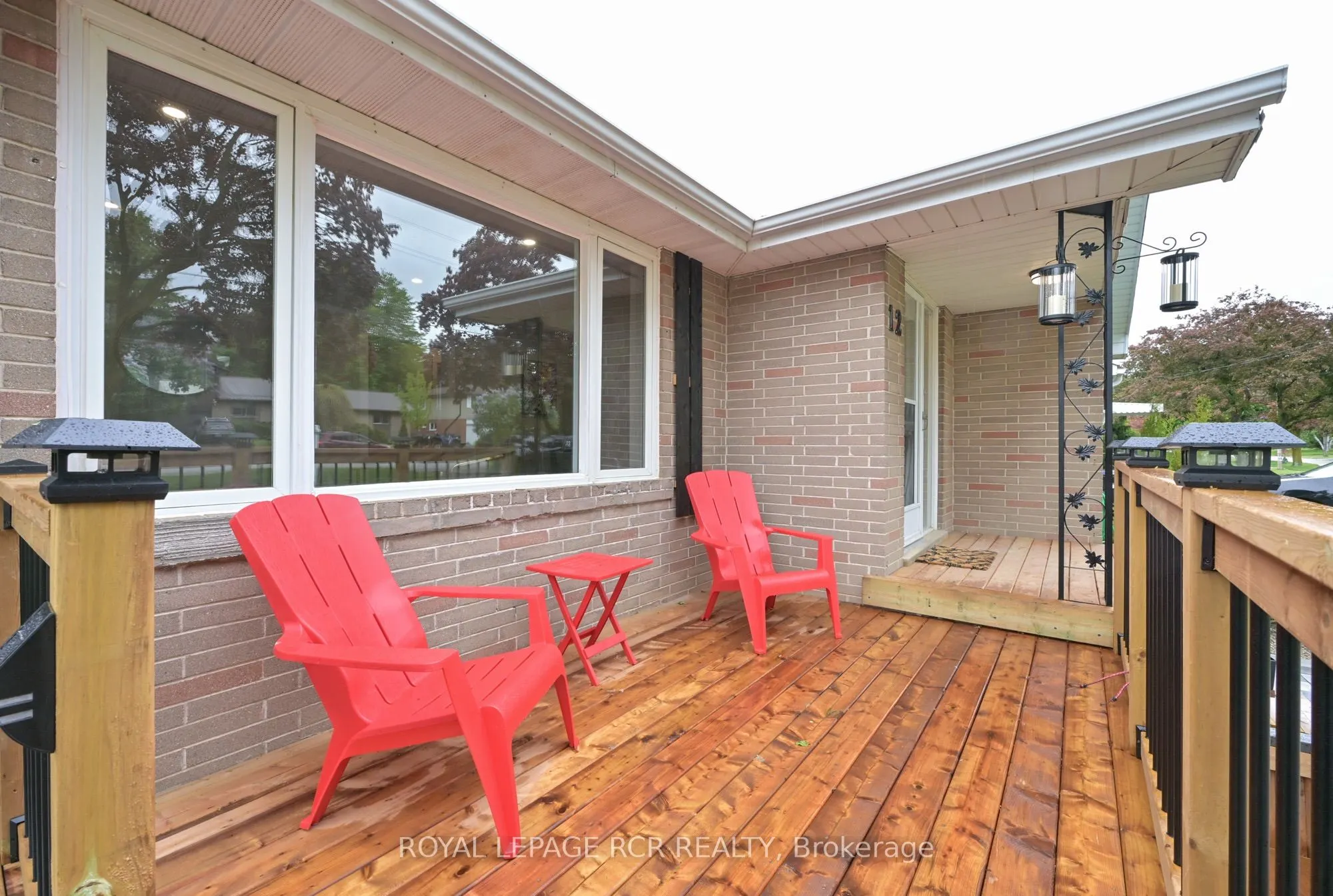 12 Maple Avenue E