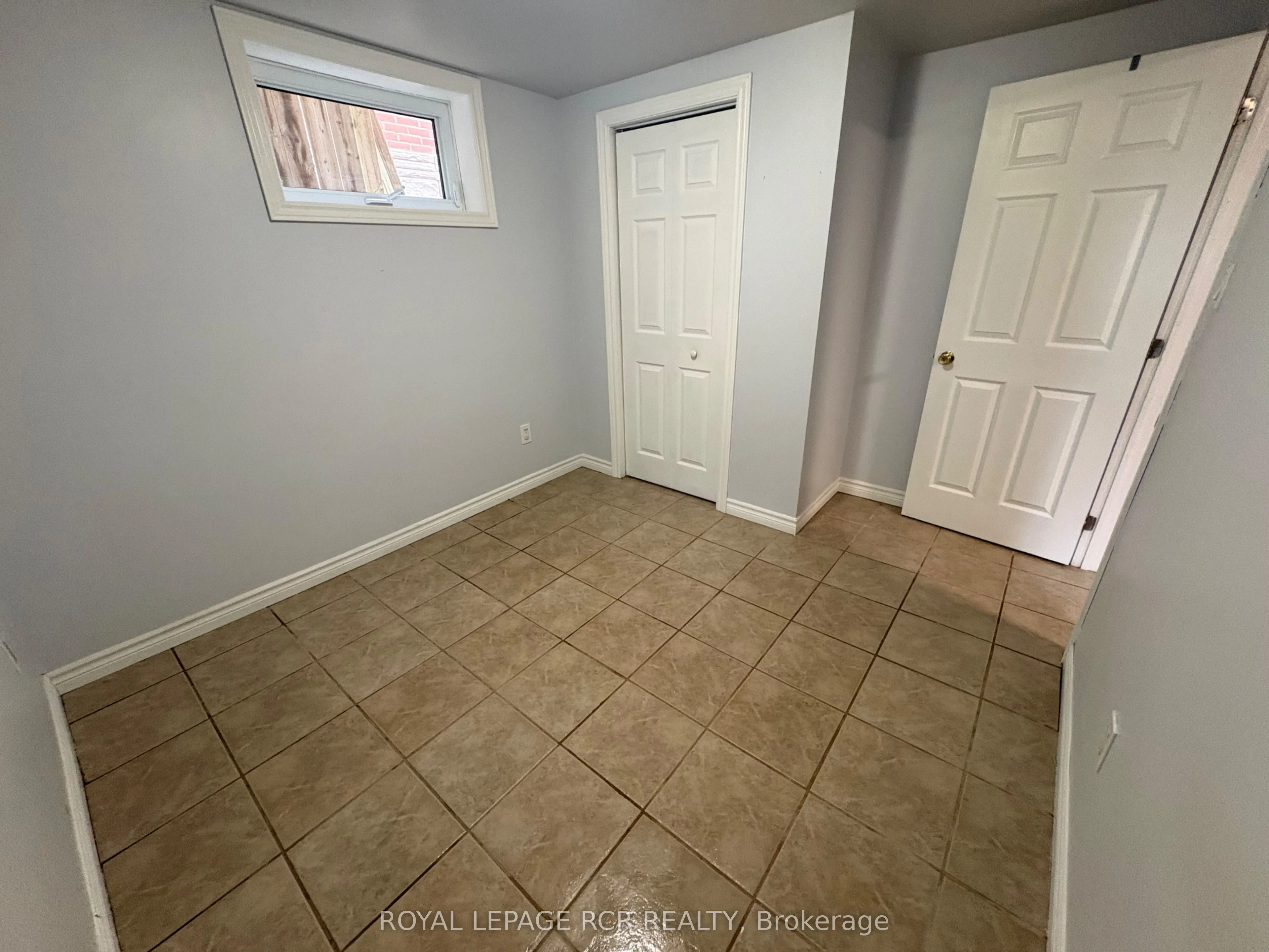 12 Maple Avenue E