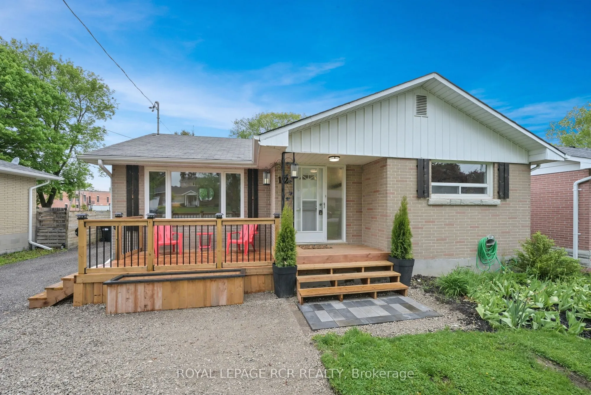 12 Maple Avenue E