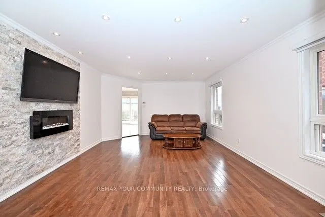73 Laurendale Avenue