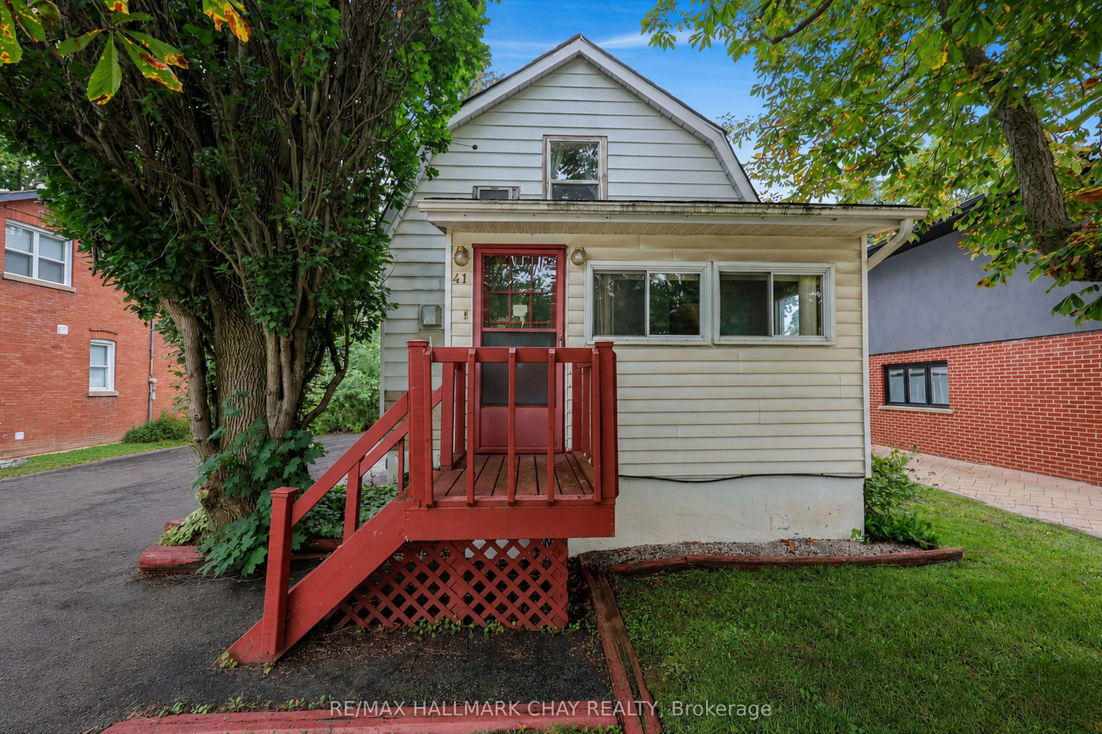 41 Mill Street E