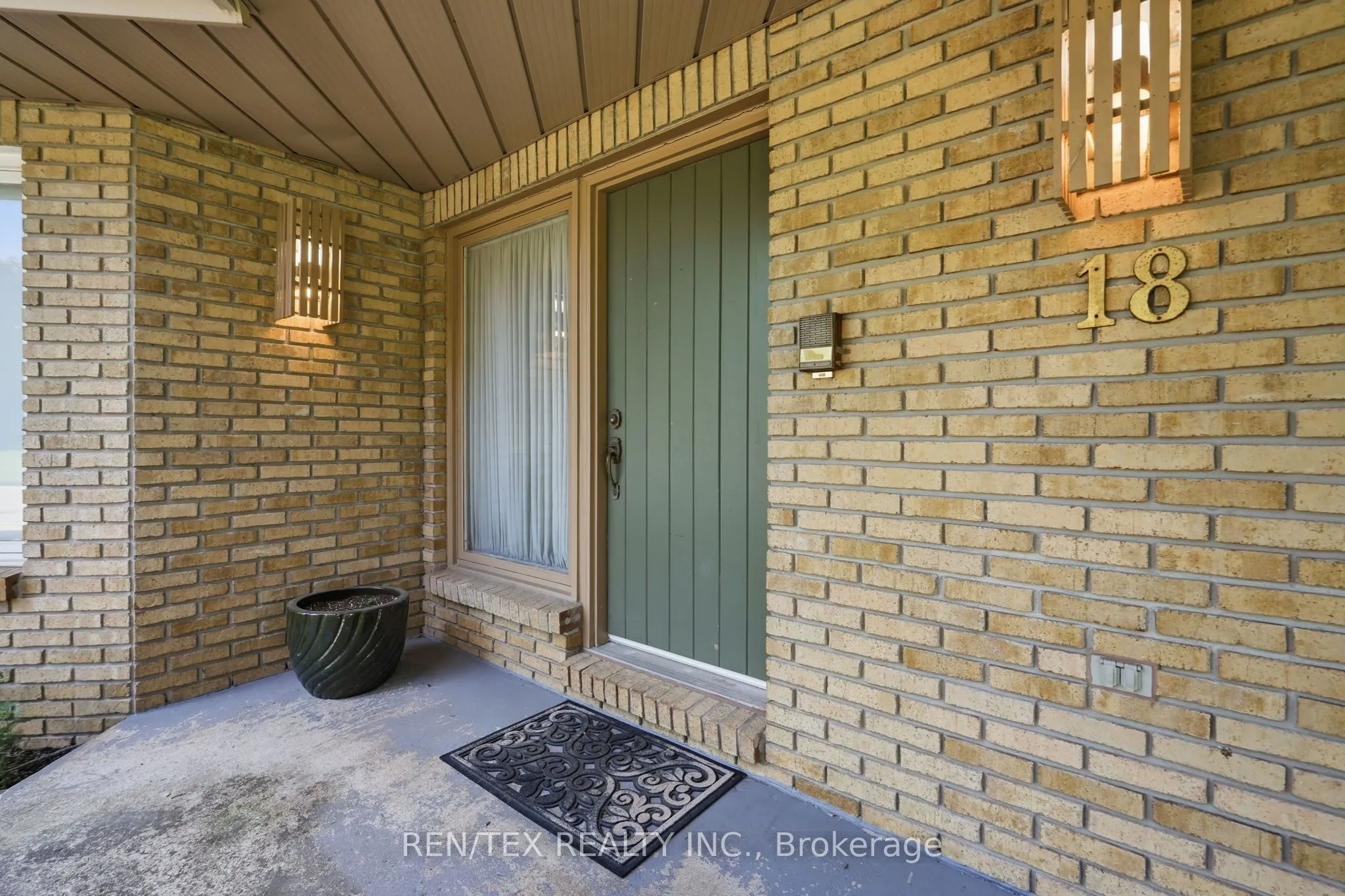 18 Curtis Crescent