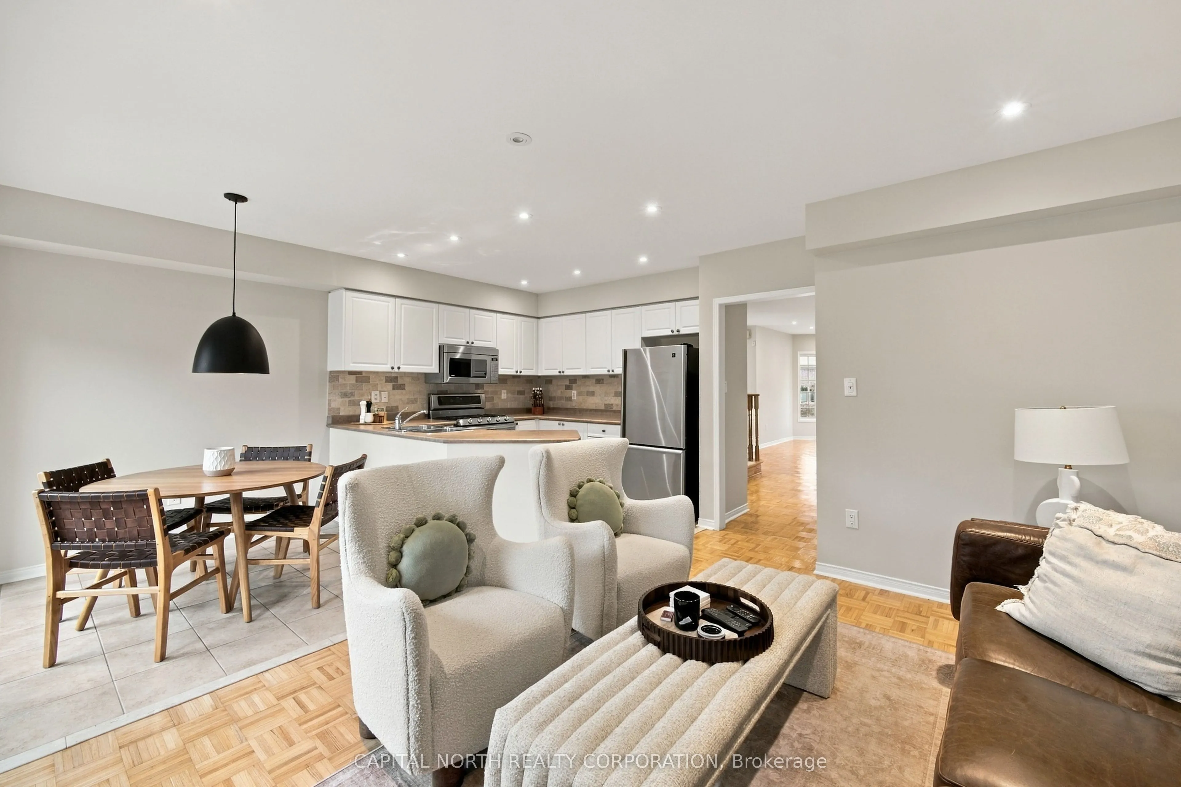 21 Walkview Crescent