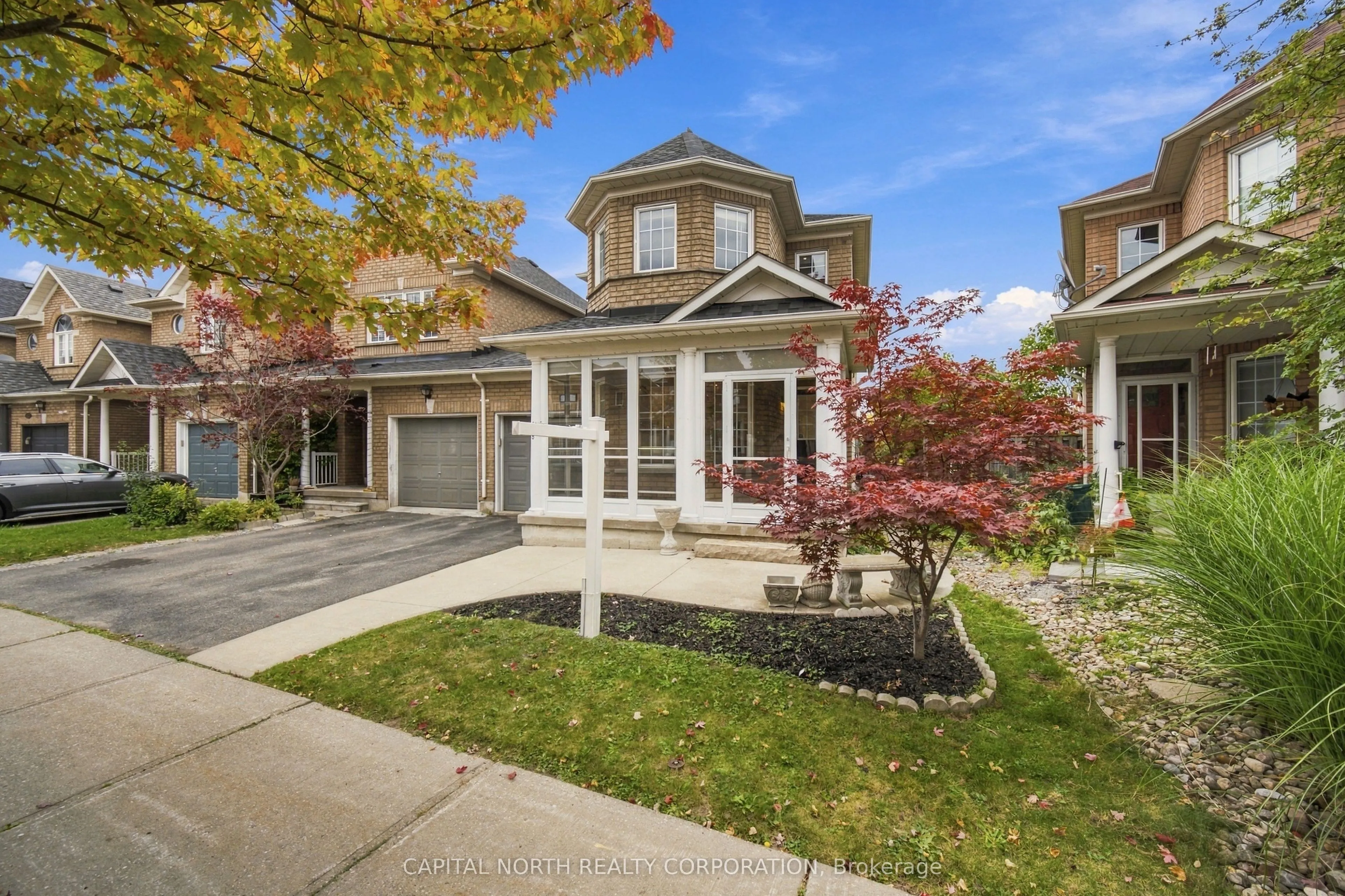 21 Walkview Crescent