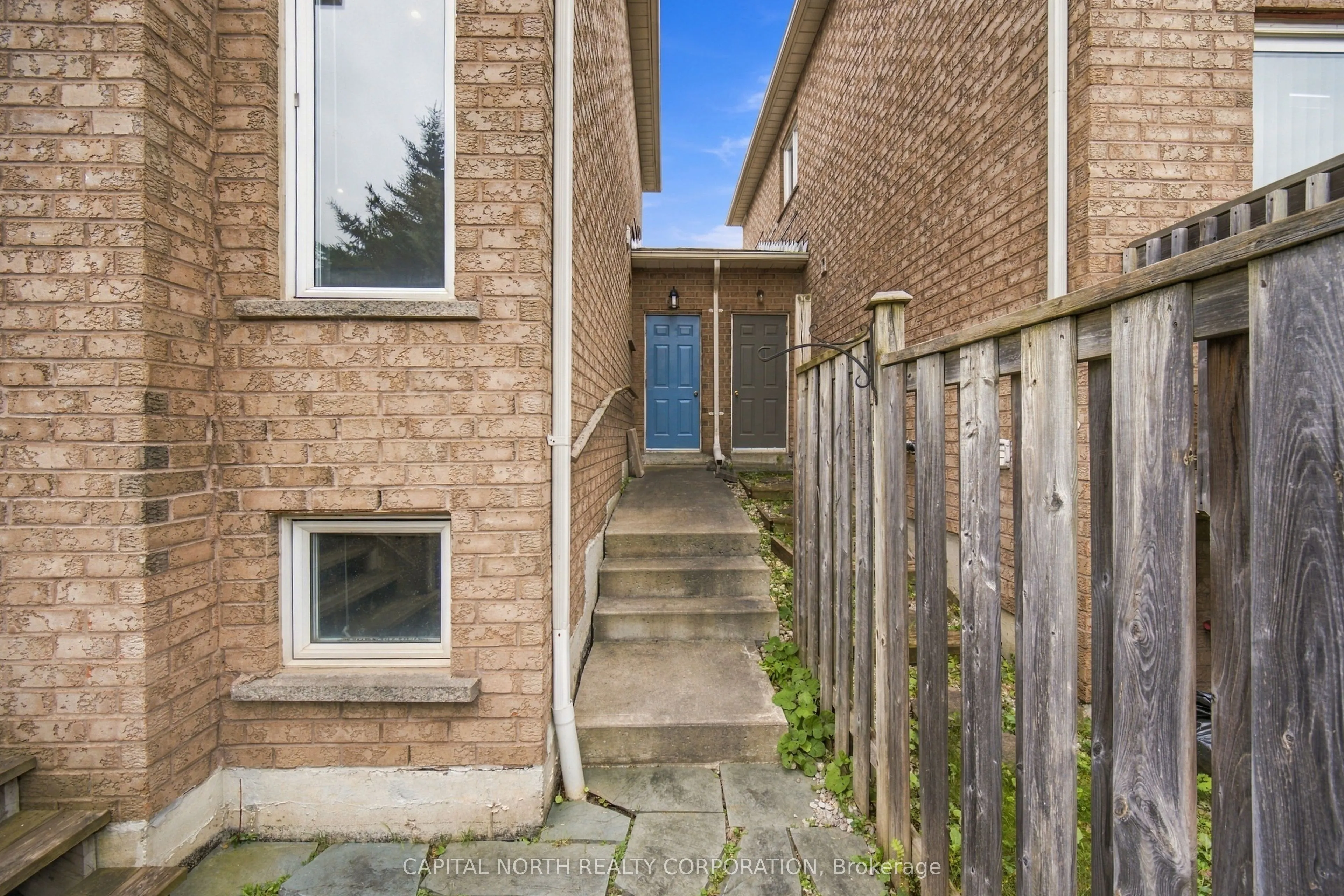 21 Walkview Crescent