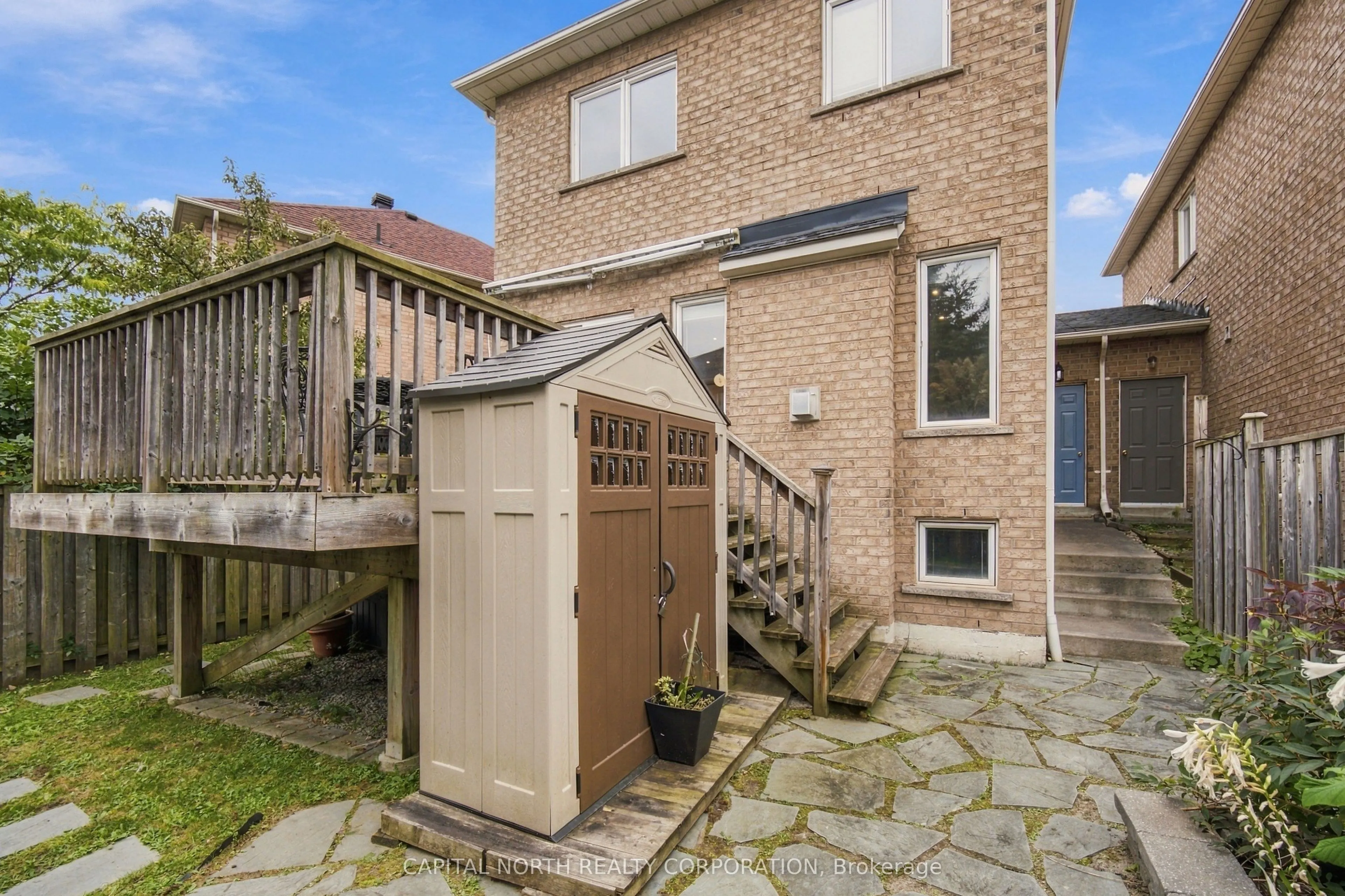 21 Walkview Crescent