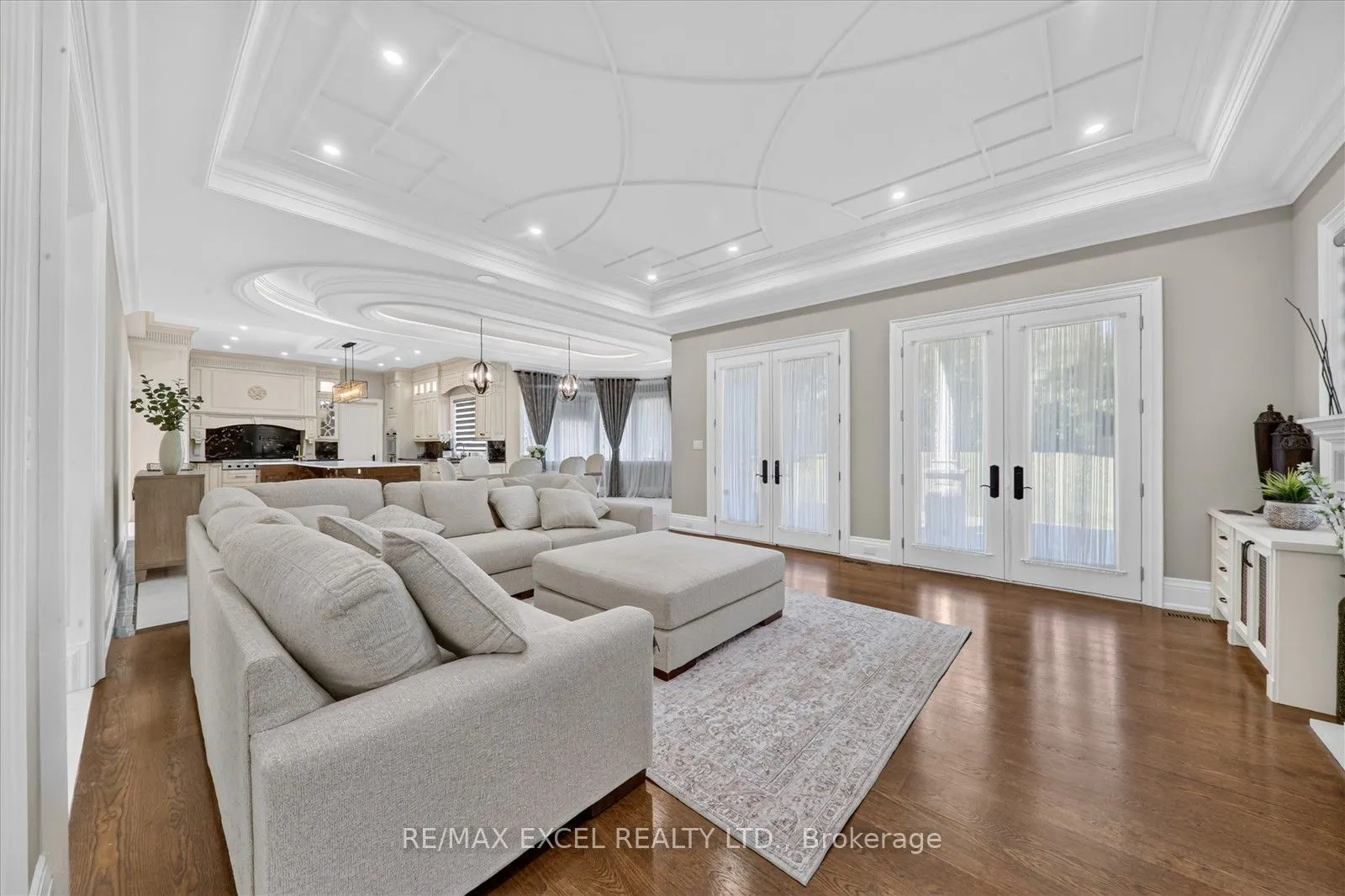 28 Personna Boulevard