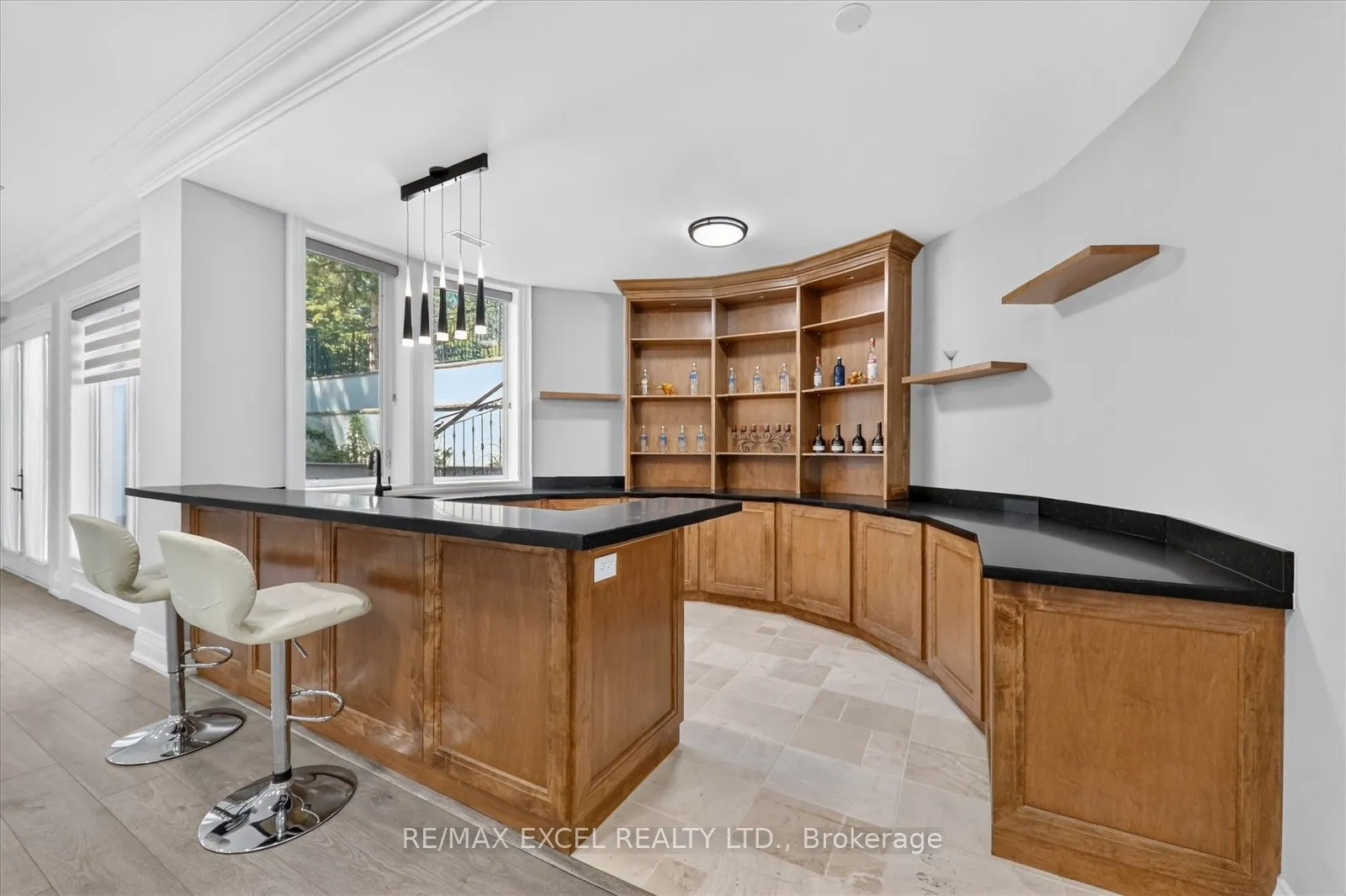 28 Personna Boulevard