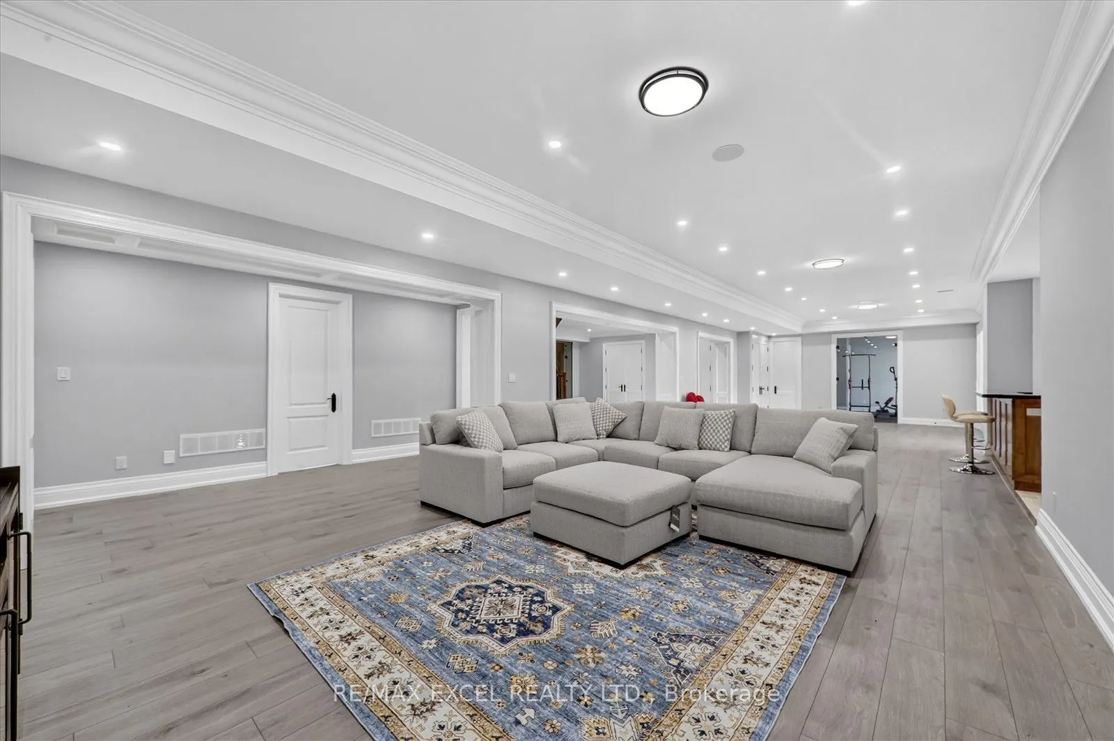 28 Personna Boulevard
