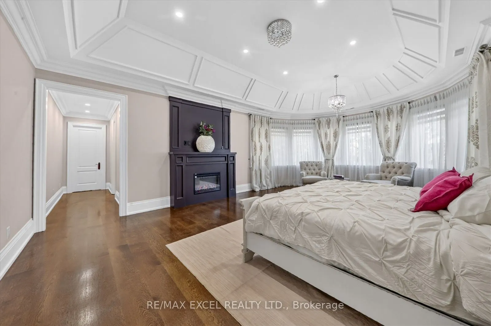 28 Personna Boulevard